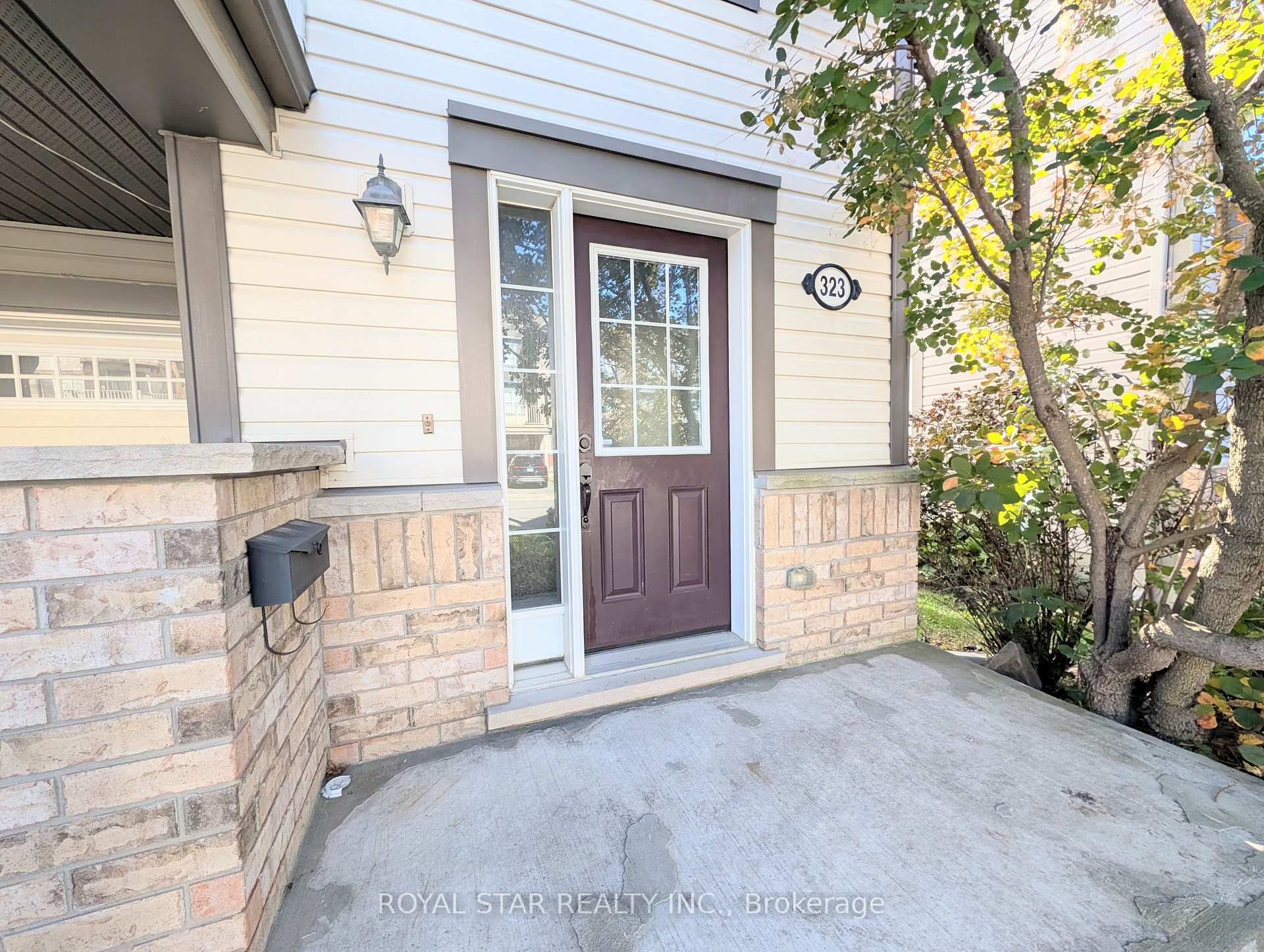 Photo 3 of 323 Sweet Grass Circle, Ottawa, Barrhaven - Half Moon Bay — HOMEH