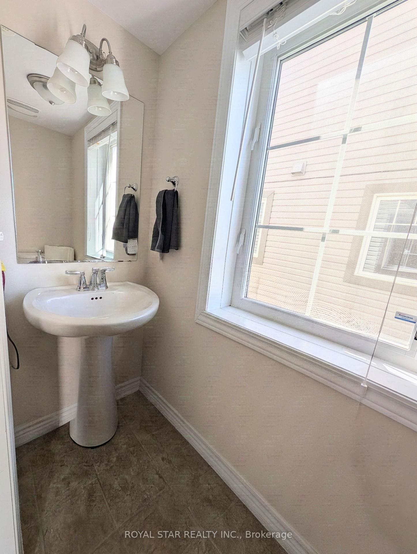 Photo 5 of 323 Sweet Grass Circle, Ottawa, Barrhaven - Half Moon Bay — HOMEH