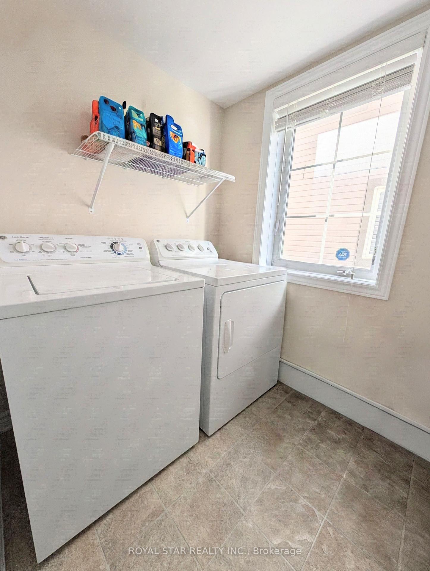 Photo 6 of 323 Sweet Grass Circle, Ottawa, Barrhaven - Half Moon Bay — HOMEH