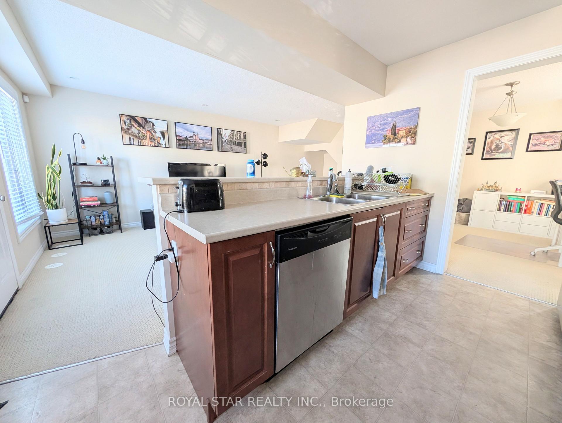 Photo 13 of 323 Sweet Grass Circle, Ottawa, Barrhaven - Half Moon Bay — HOMEH