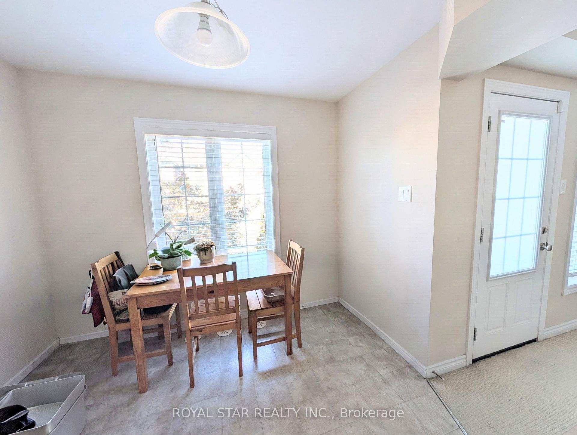 Photo 14 of 323 Sweet Grass Circle, Ottawa, Barrhaven - Half Moon Bay — HOMEH