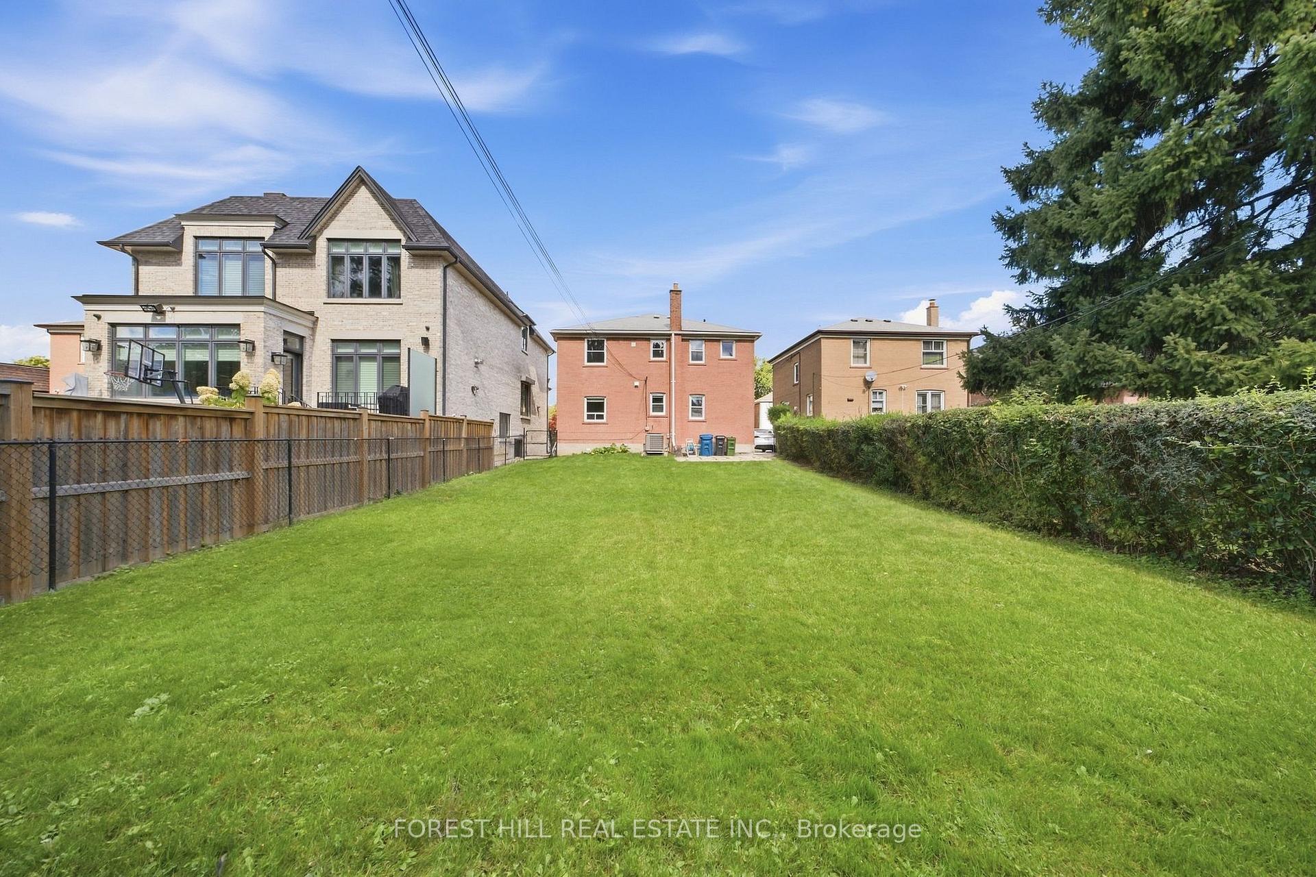 Photo 3 of 147 Viewmount Avenue, Toronto, Englemount-Lawrence — HOMEH