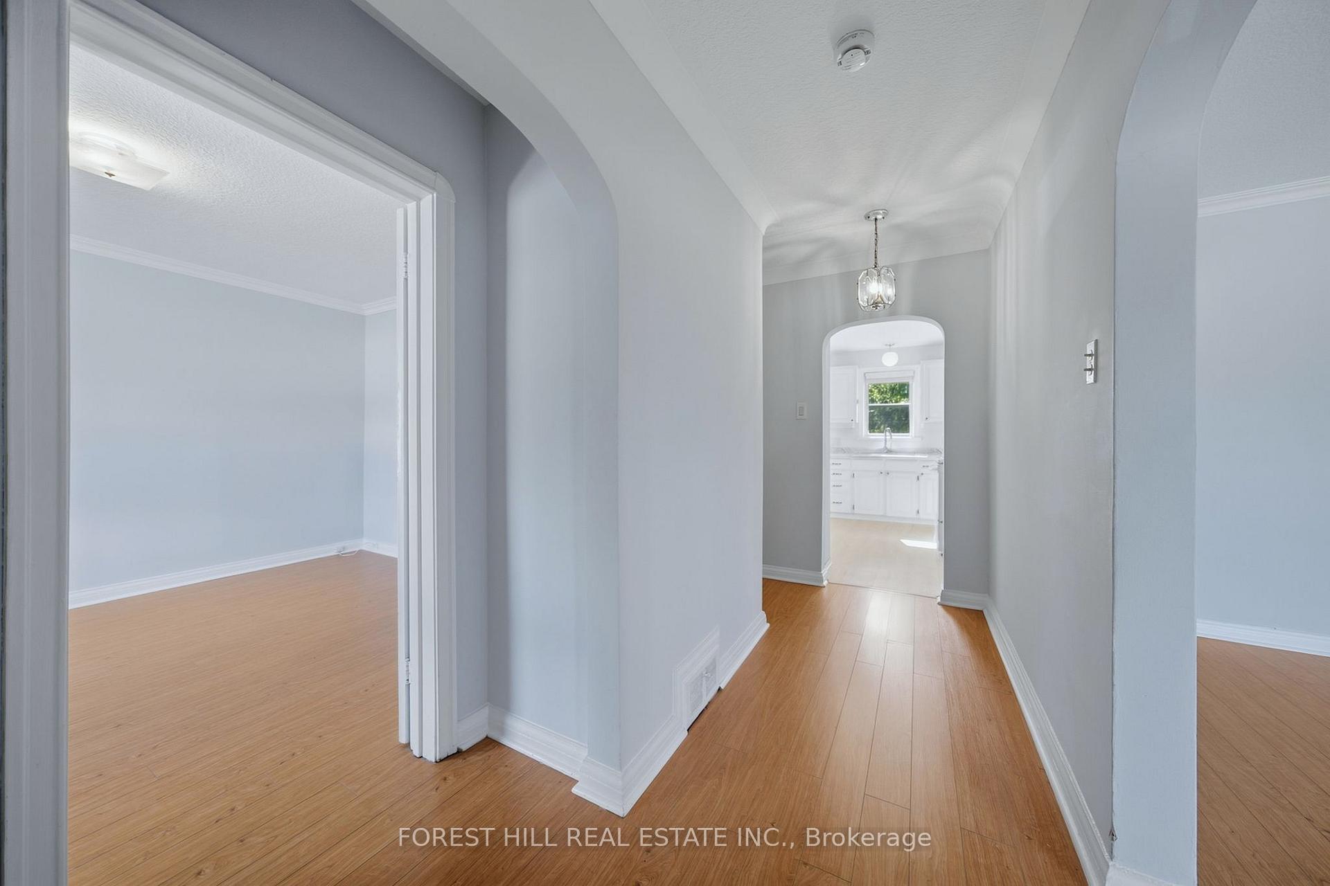 Photo 5 of 147 Viewmount Avenue, Toronto, Englemount-Lawrence — HOMEH