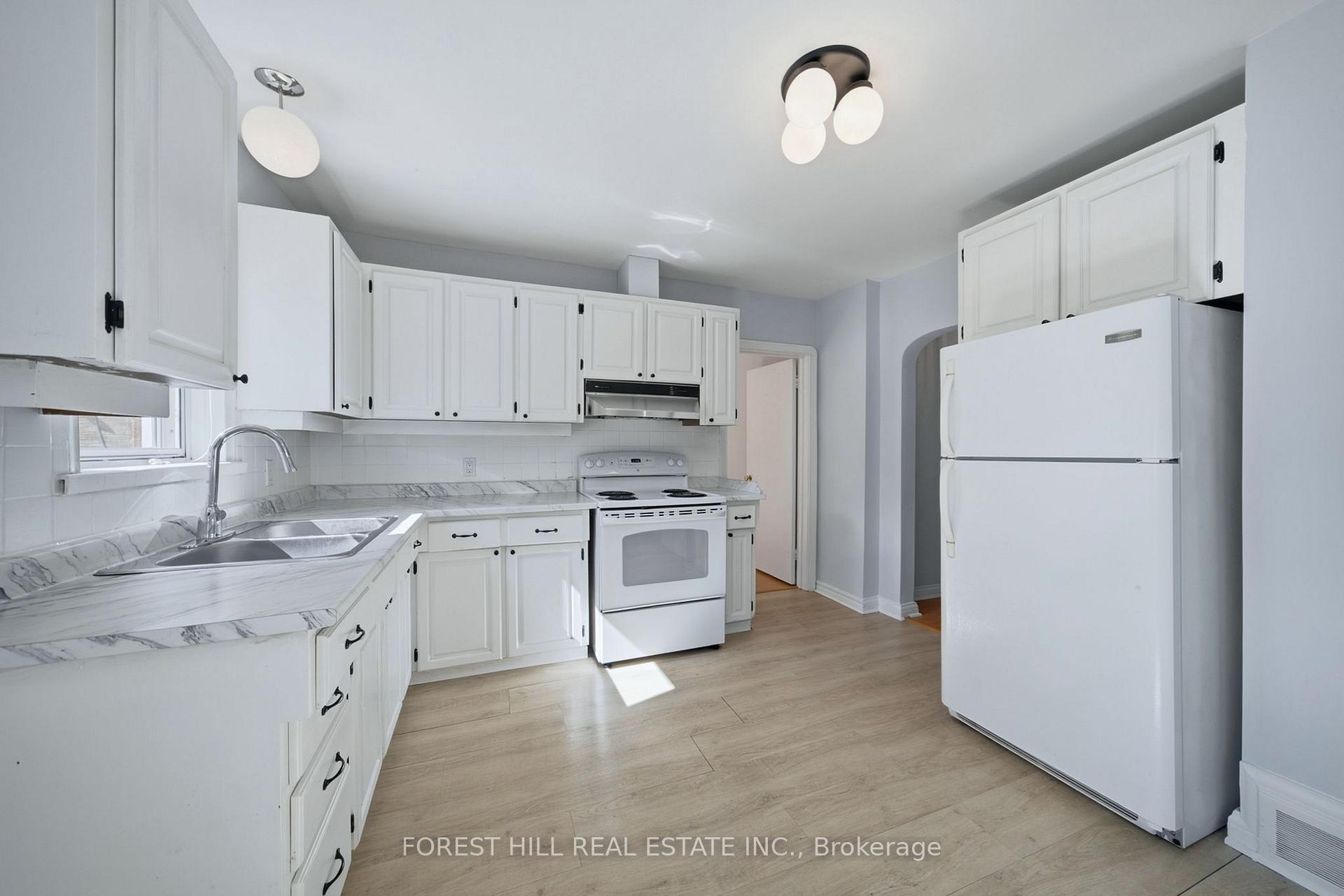 Photo 17 of 147 Viewmount Avenue, Toronto, Englemount-Lawrence — HOMEH