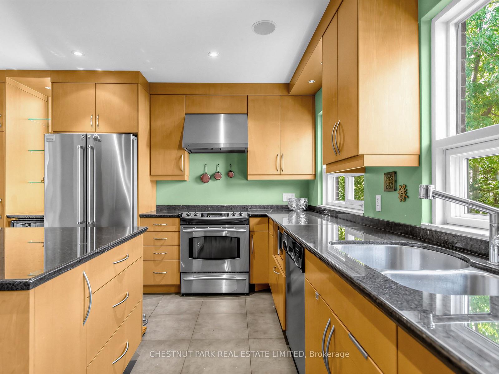 Photo 12 of 25 Clarendon Avenue, Toronto, Casa Loma — HOMEH