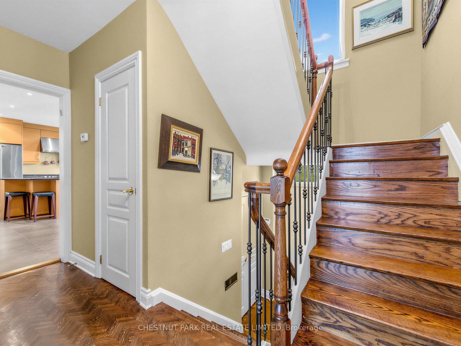Photo 17 of 25 Clarendon Avenue, Toronto, Casa Loma — HOMEH