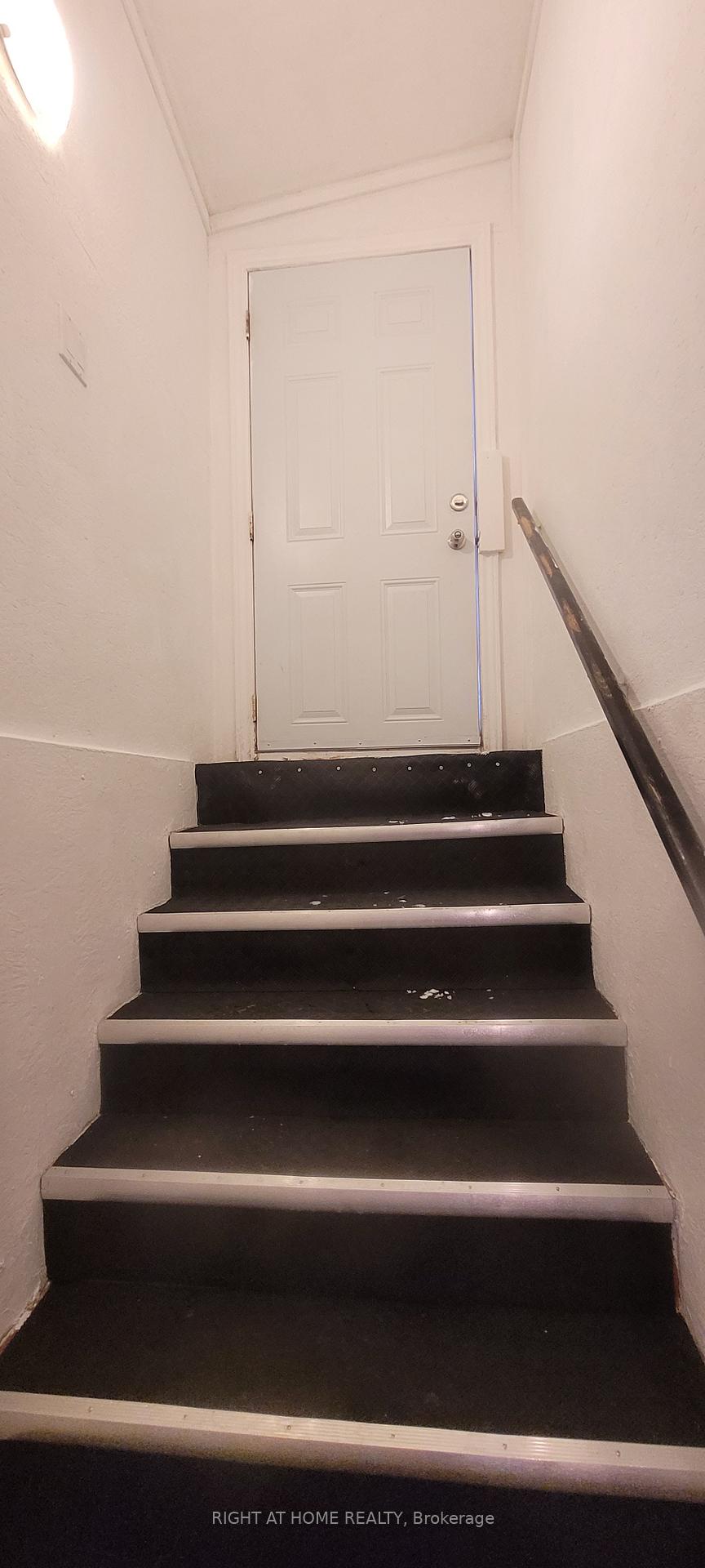 Photo 3 of 298 Montfort Street, Ottawa, Vanier — HOMEH