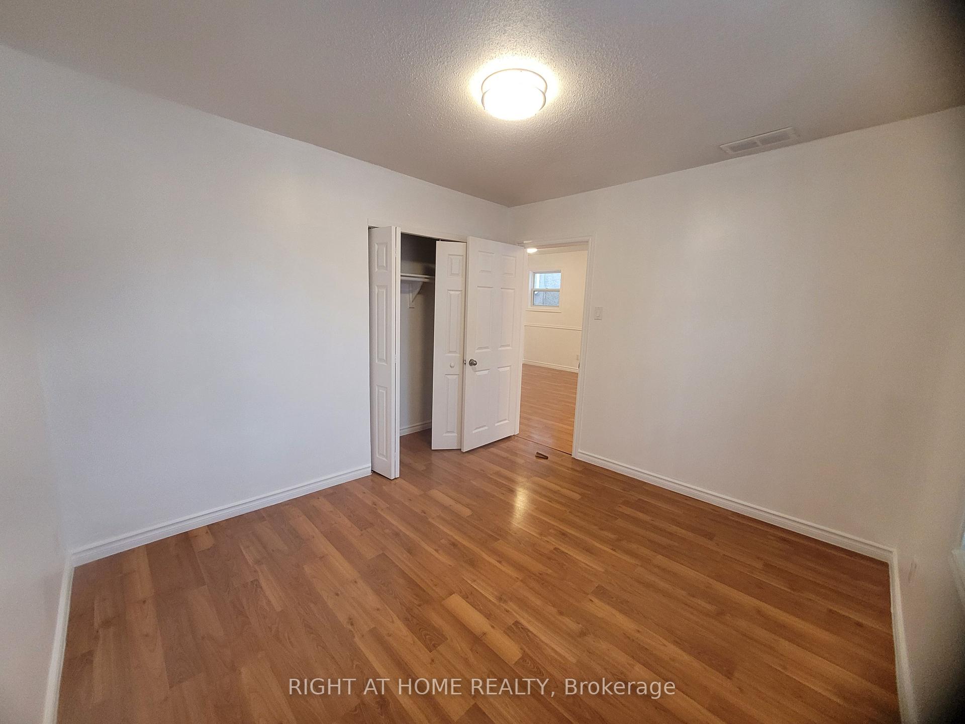 Photo 17 of 298 Montfort Street, Ottawa, Vanier — HOMEH