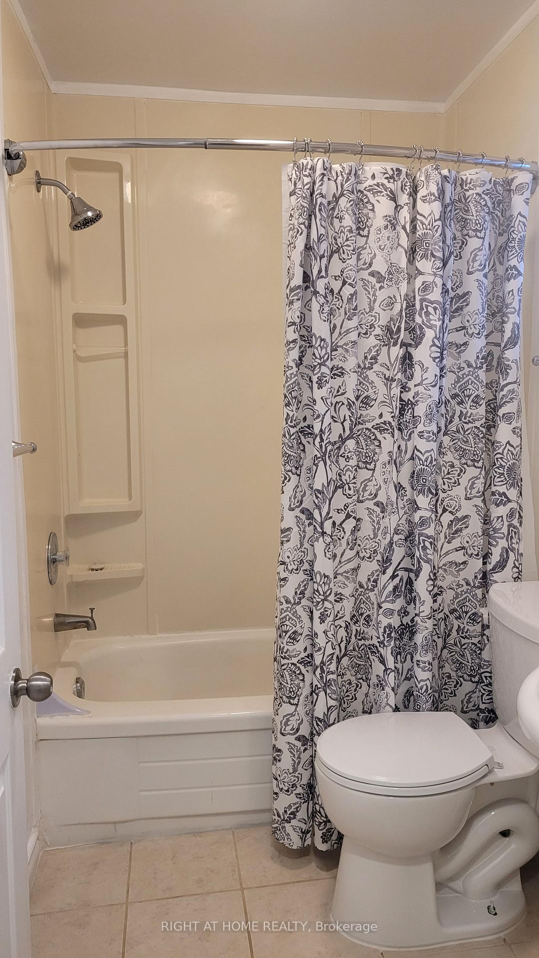 Photo 19 of 298 Montfort Street, Ottawa, Vanier — HOMEH