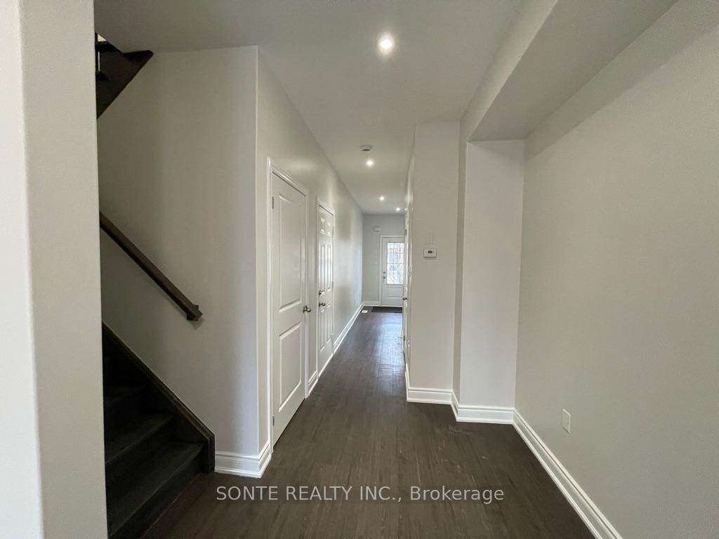 Photo 5 of Unit #03, 40 Megan Crescent, Barrie, Holly — HOMEH