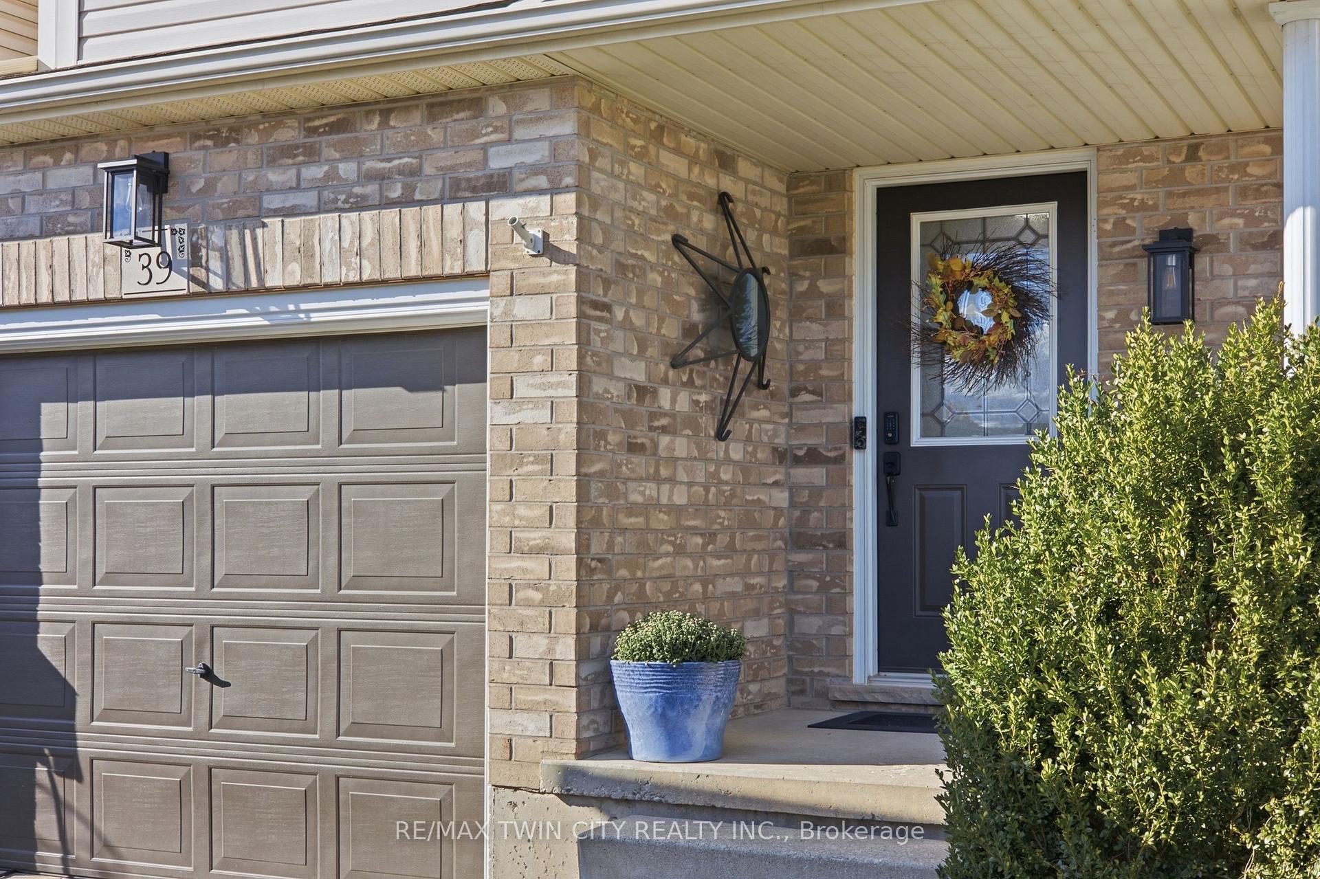 Photo 4 of 39 Maitland Street, Kitchener, Huron Park — HOMEH
