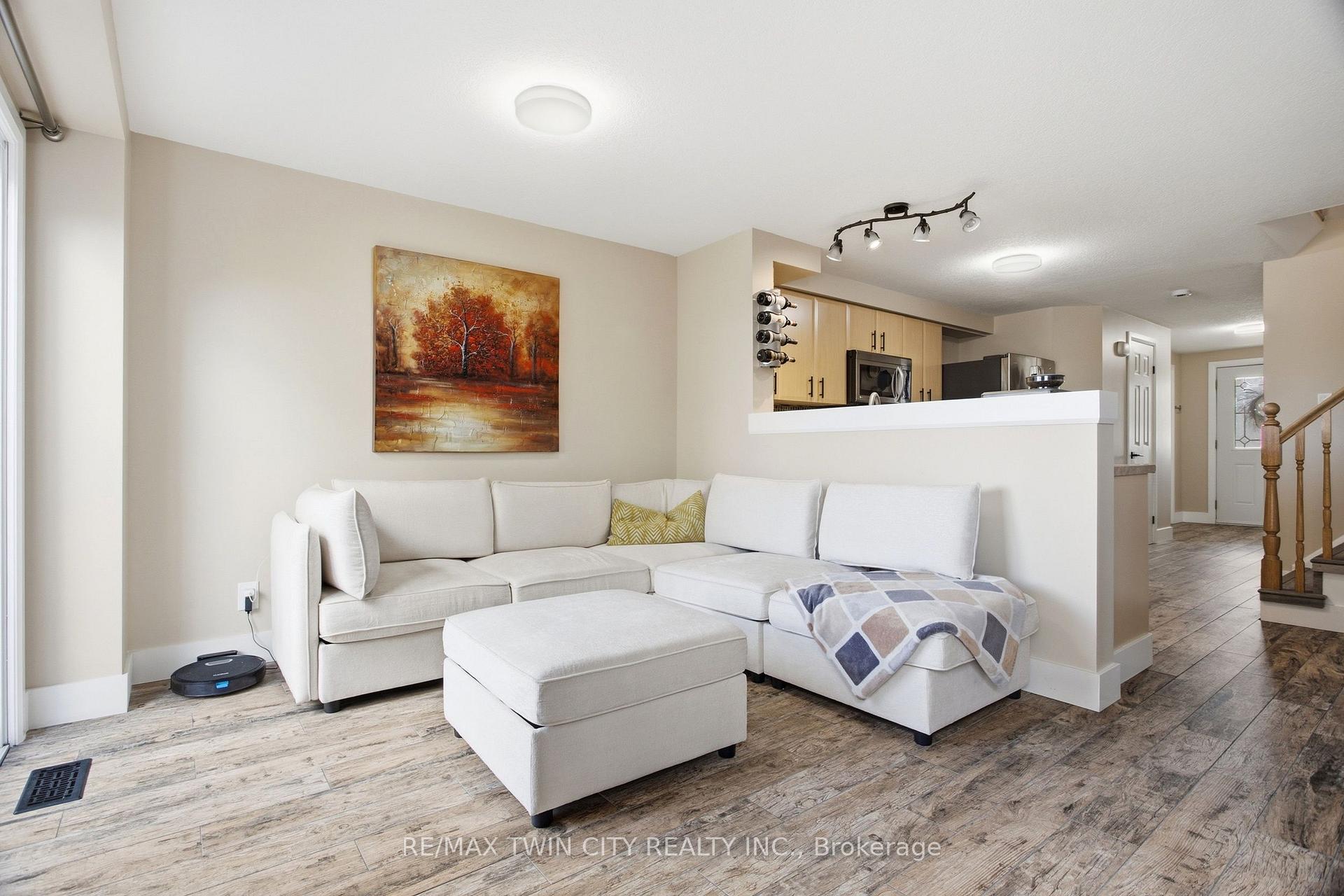 Photo 7 of 39 Maitland Street, Kitchener, Huron Park — HOMEH