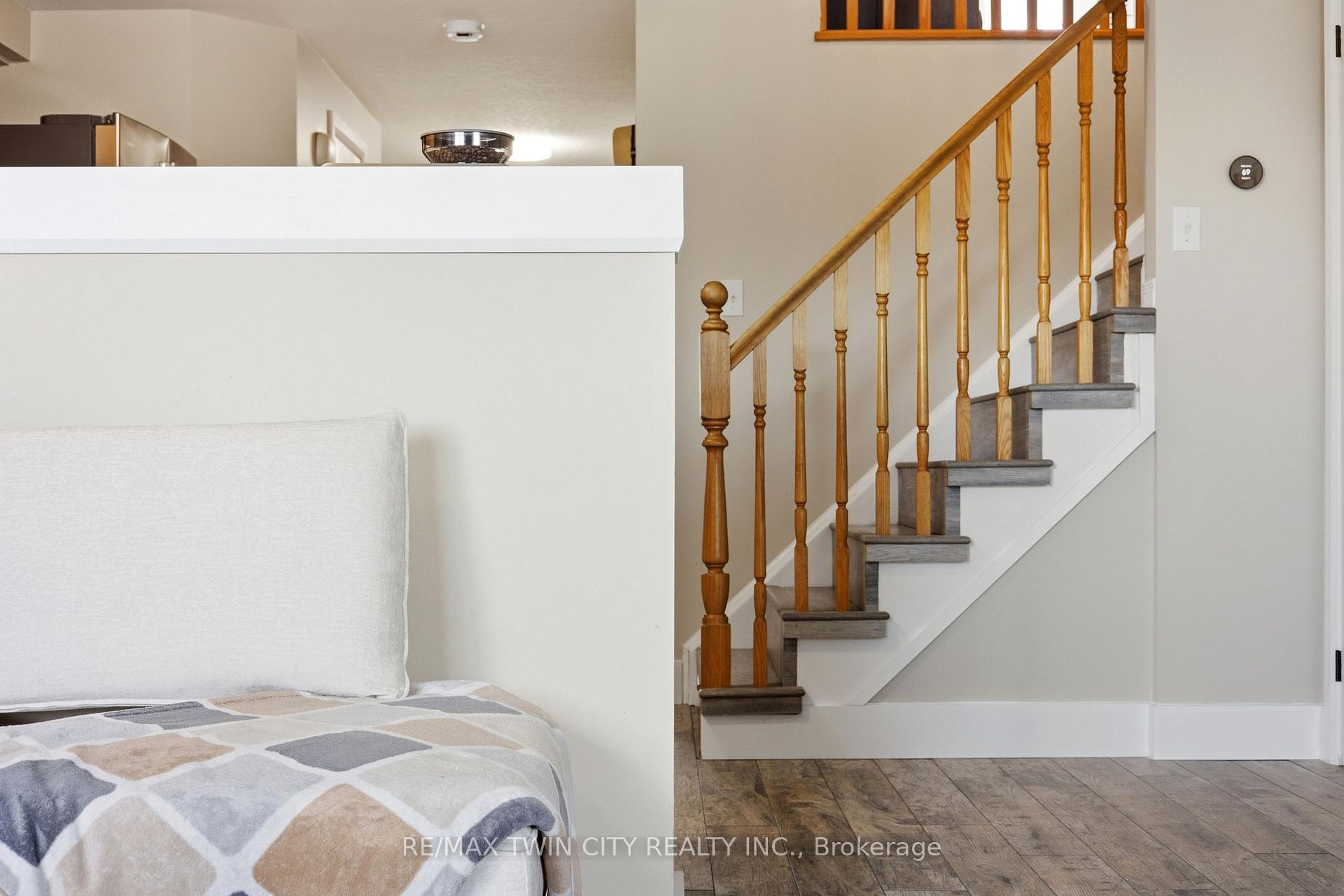Photo 10 of 39 Maitland Street, Kitchener, Huron Park — HOMEH