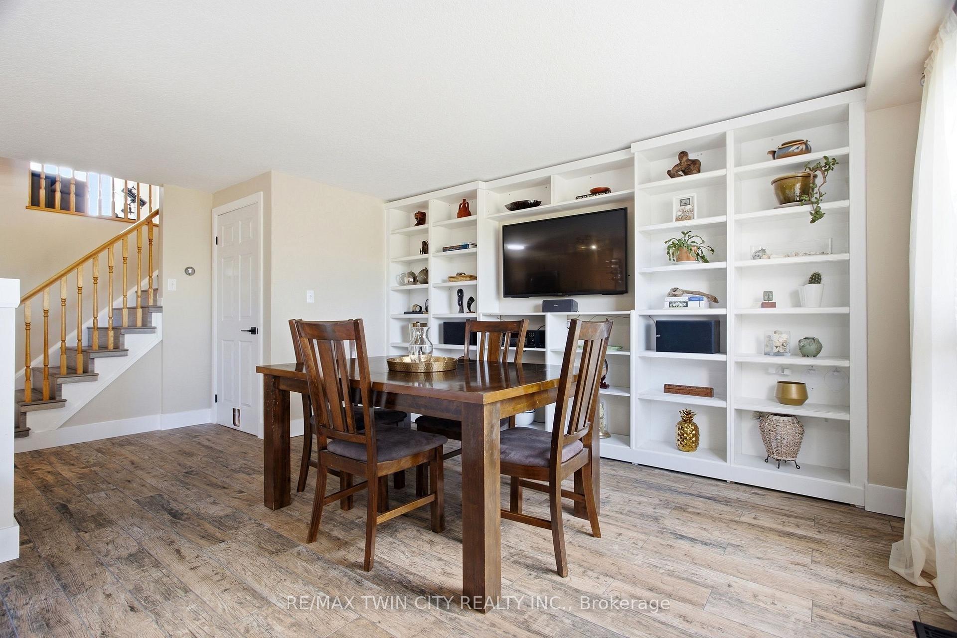 Photo 12 of 39 Maitland Street, Kitchener, Huron Park — HOMEH