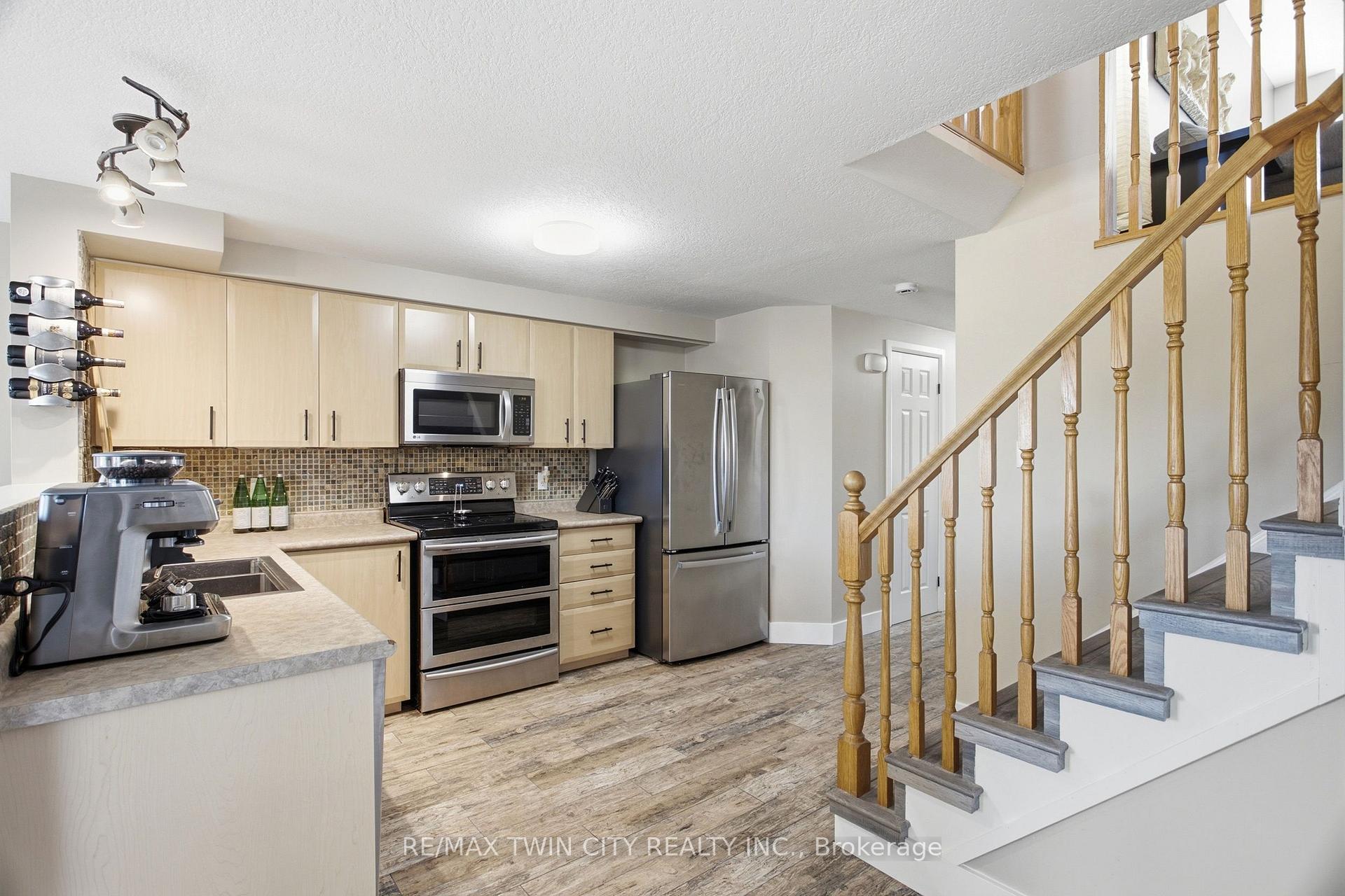 Photo 13 of 39 Maitland Street, Kitchener, Huron Park — HOMEH