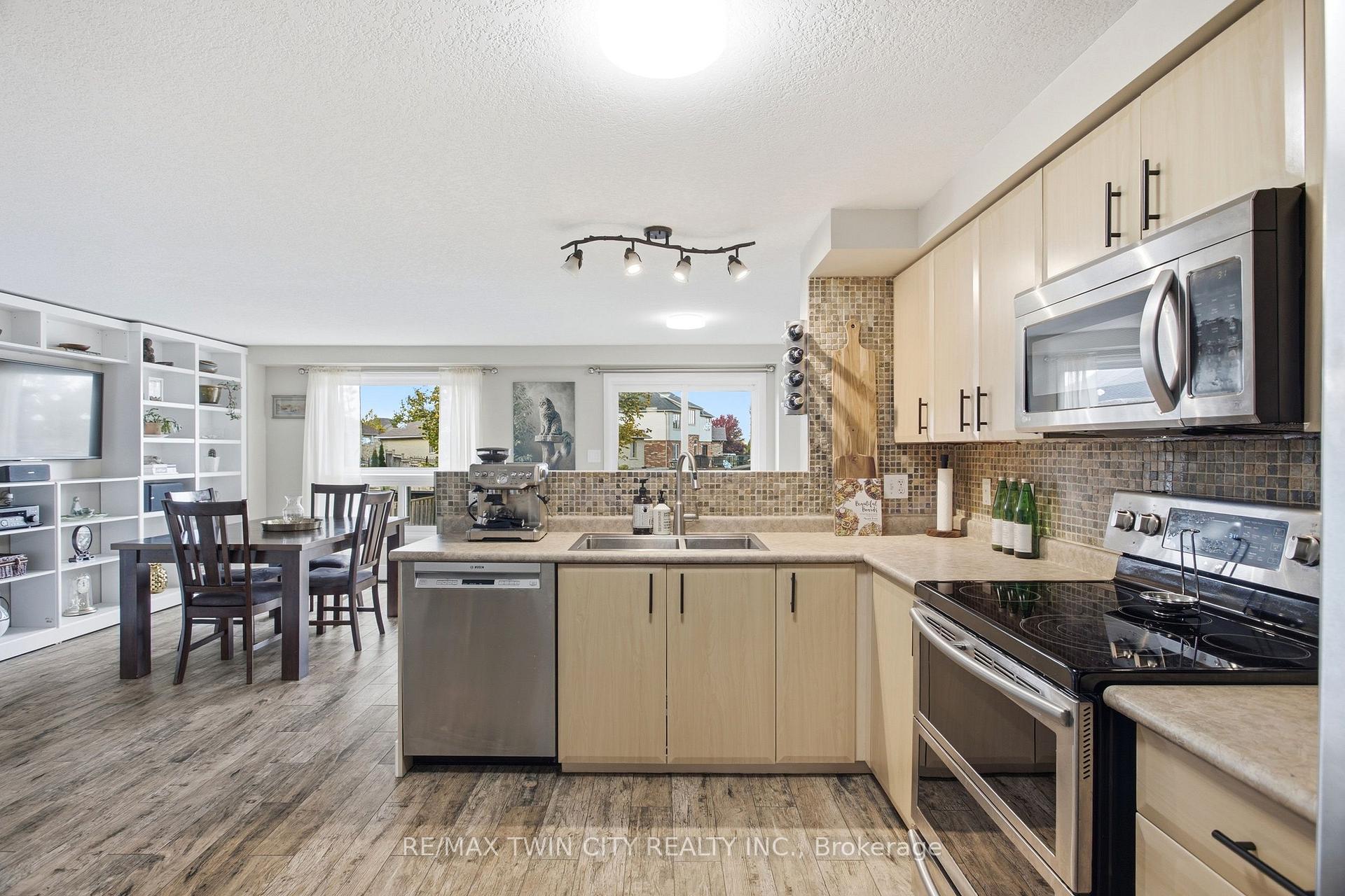 Photo 14 of 39 Maitland Street, Kitchener, Huron Park — HOMEH