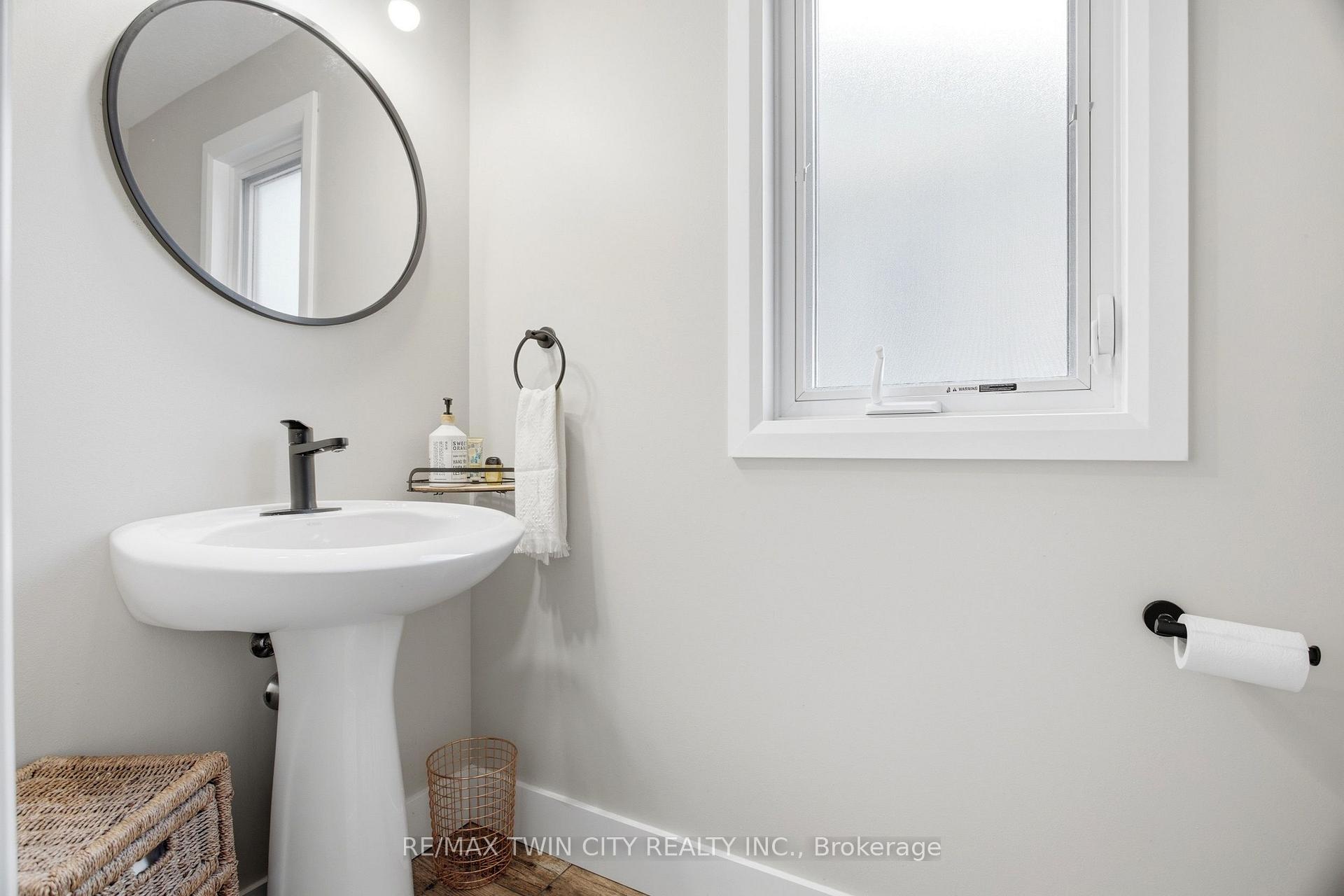 Photo 15 of 39 Maitland Street, Kitchener, Huron Park — HOMEH