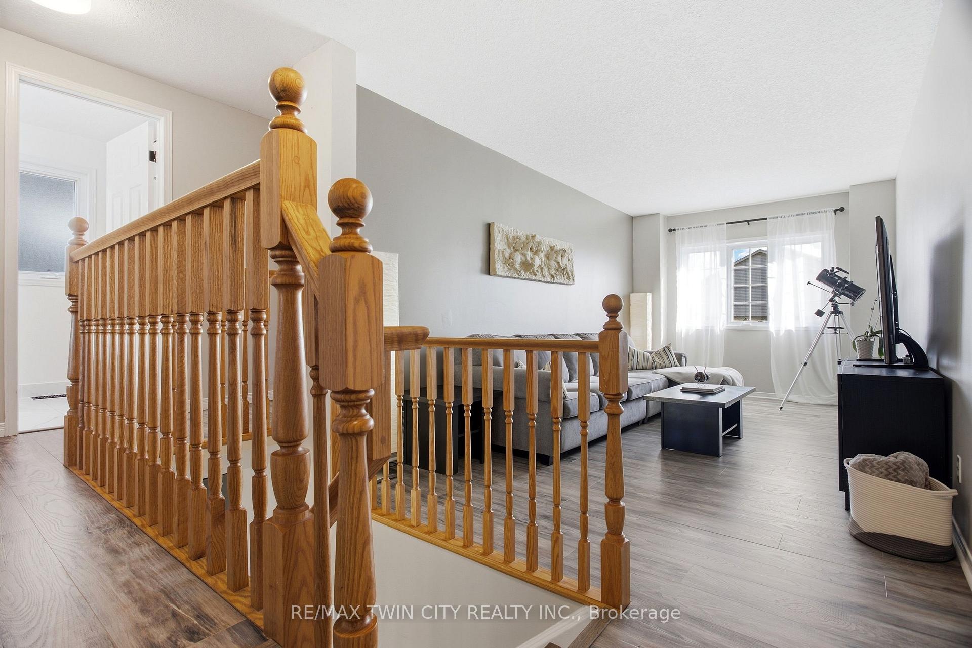 Photo 16 of 39 Maitland Street, Kitchener, Huron Park — HOMEH