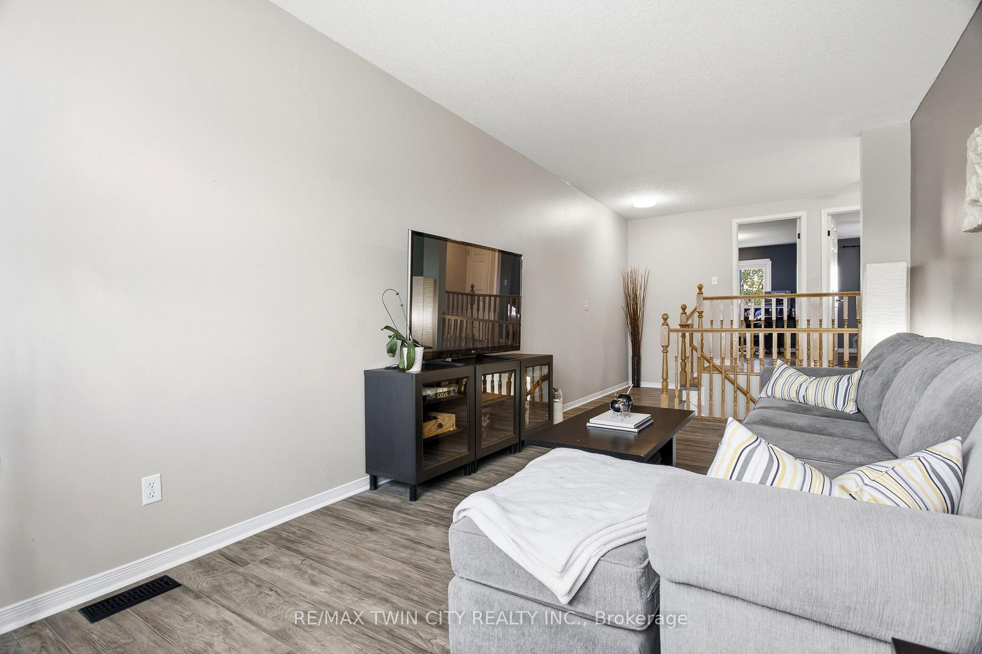 Photo 17 of 39 Maitland Street, Kitchener, Huron Park — HOMEH