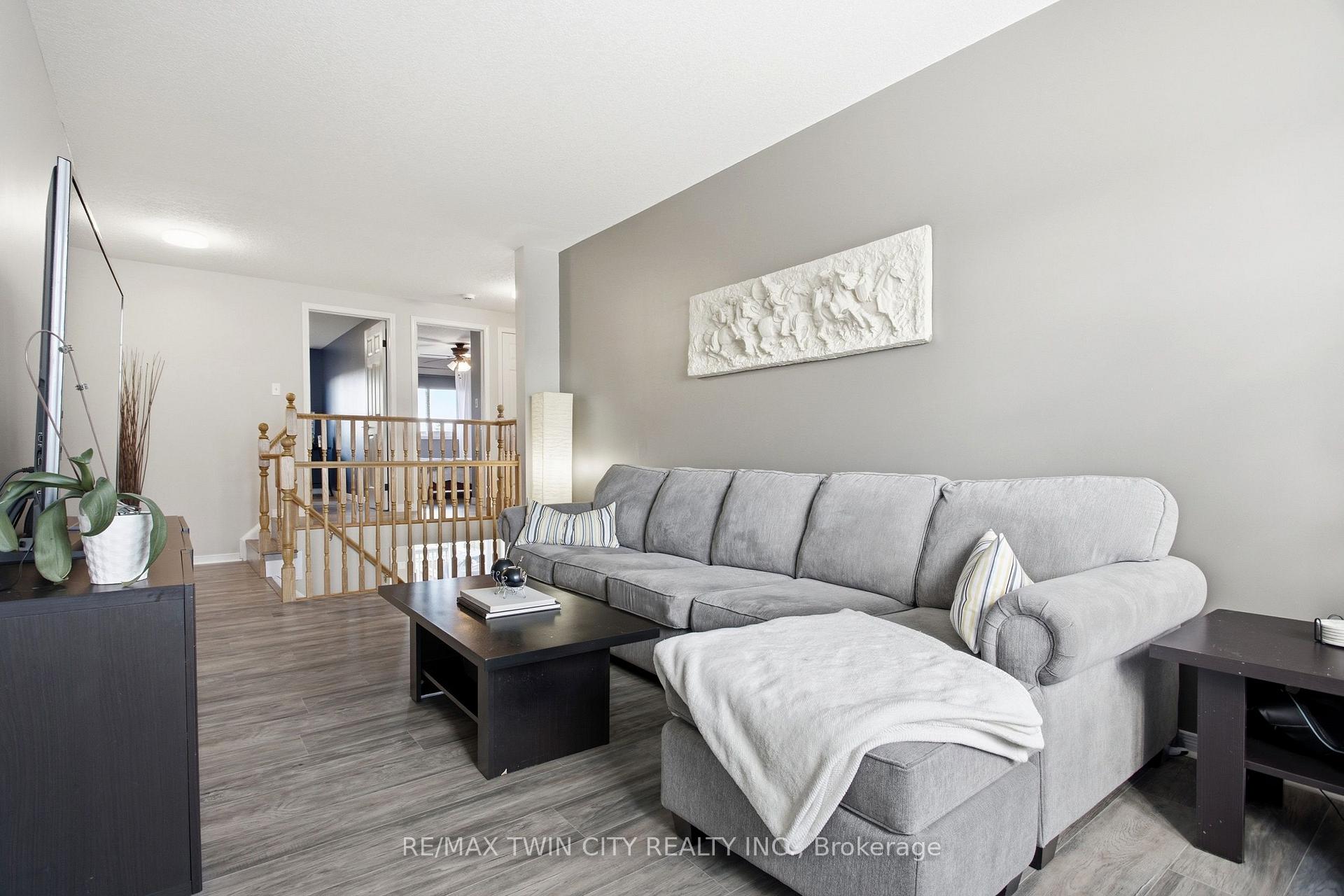 Photo 18 of 39 Maitland Street, Kitchener, Huron Park — HOMEH