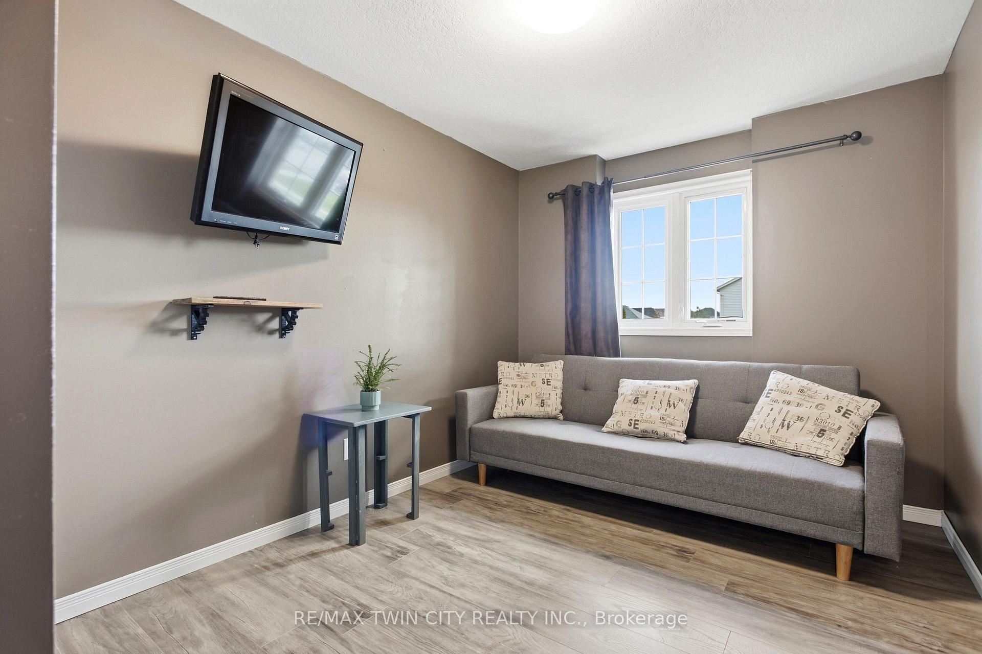 Photo 19 of 39 Maitland Street, Kitchener, Huron Park — HOMEH