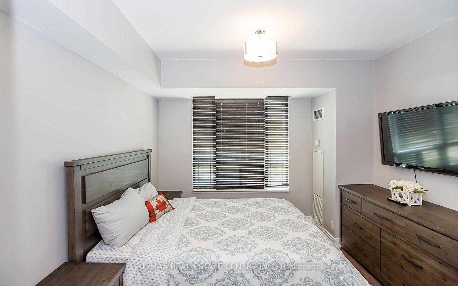 Photo 9 of Unit 1209, 80 Absolute Avenue, Mississauga, City Centre — HOMEH