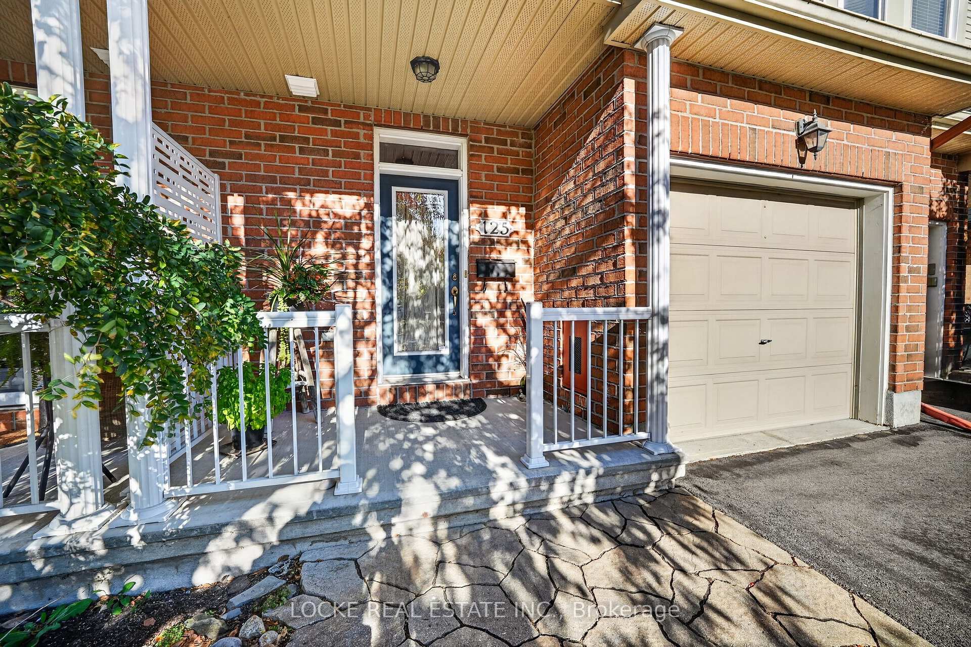 Photo 4 of 125 Parkrose Private, Ottawa, Chatelaine Village — HOMEH