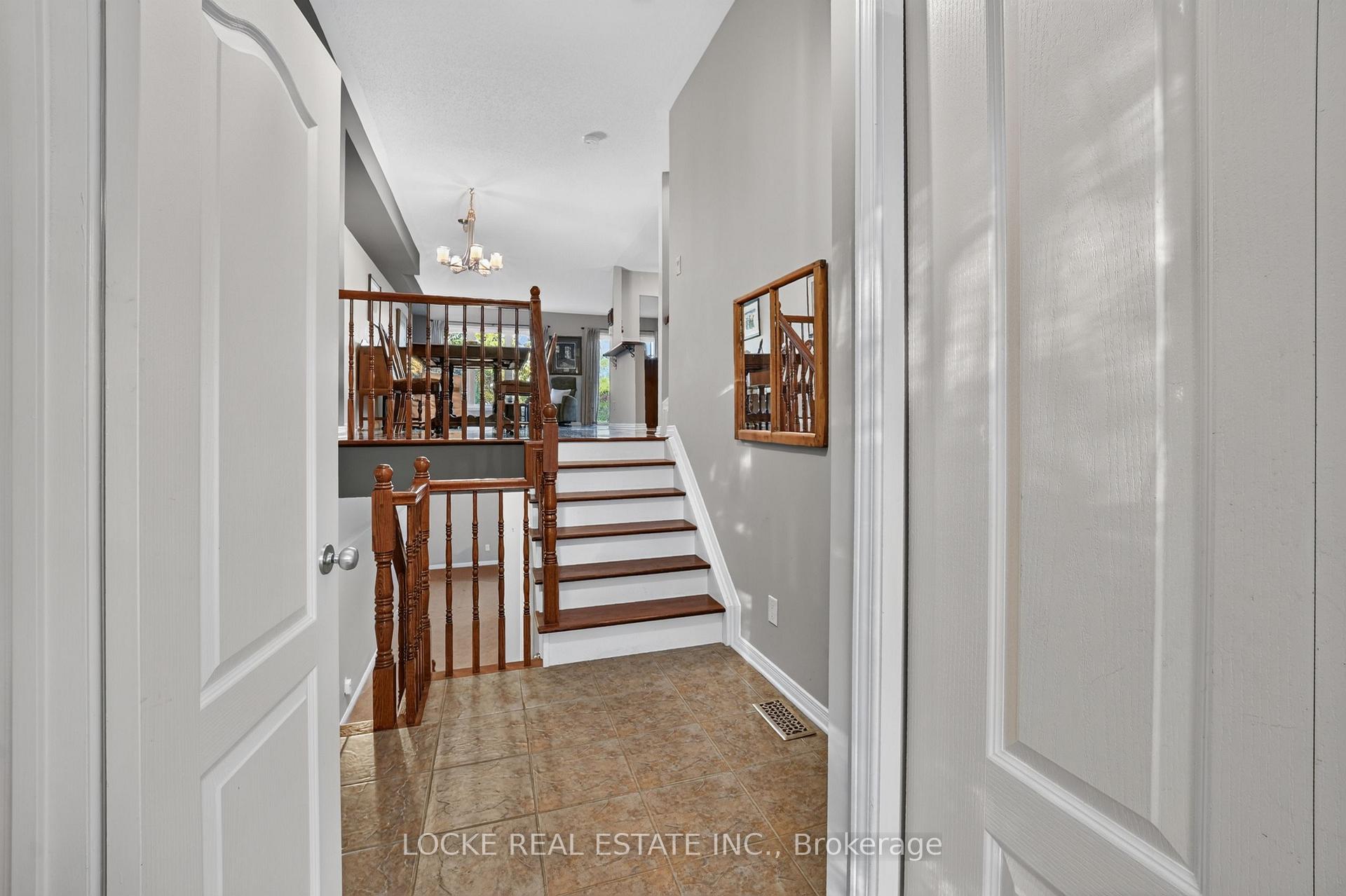 Photo 5 of 125 Parkrose Private, Ottawa, Chatelaine Village — HOMEH