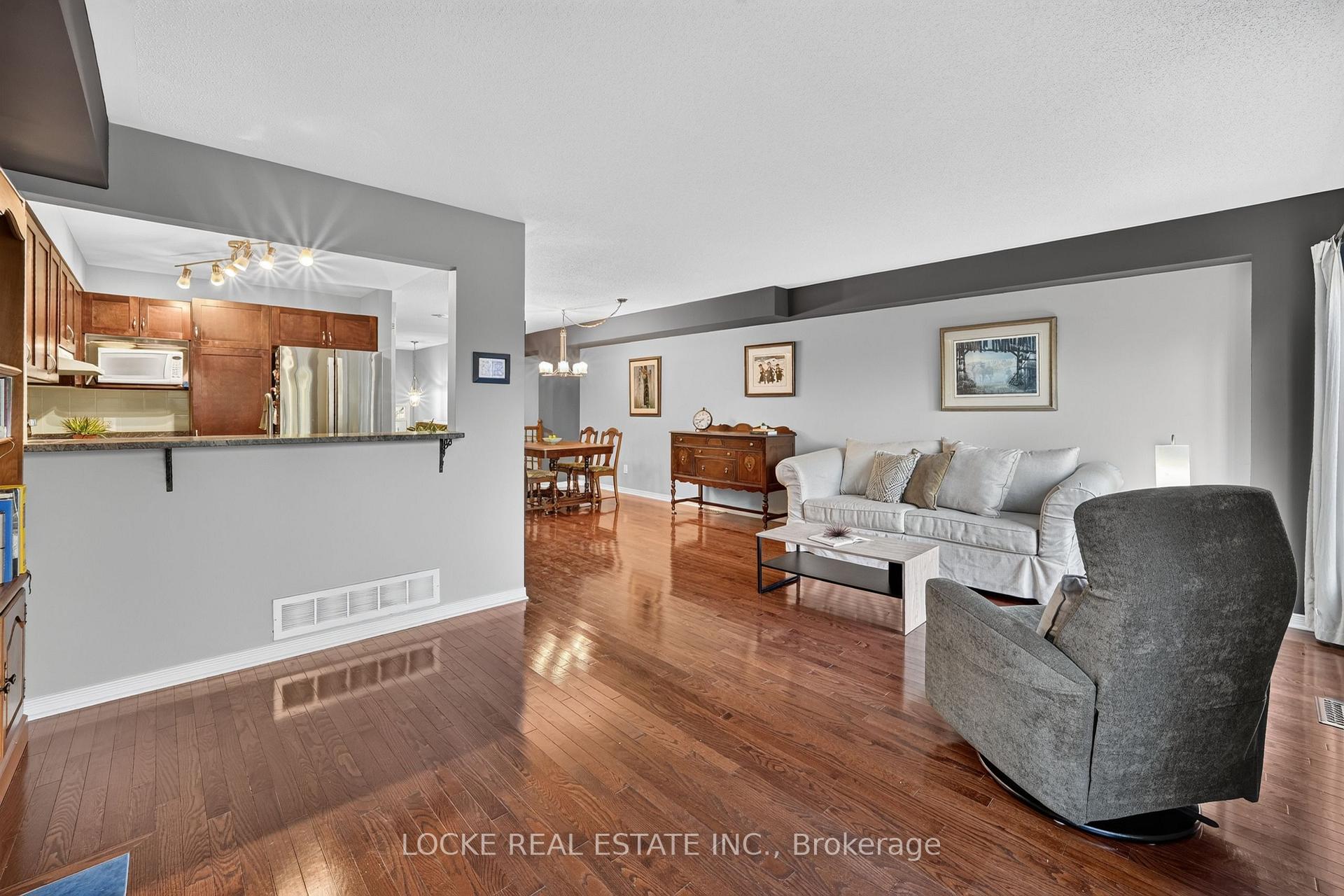 Photo 10 of 125 Parkrose Private, Ottawa, Chatelaine Village — HOMEH