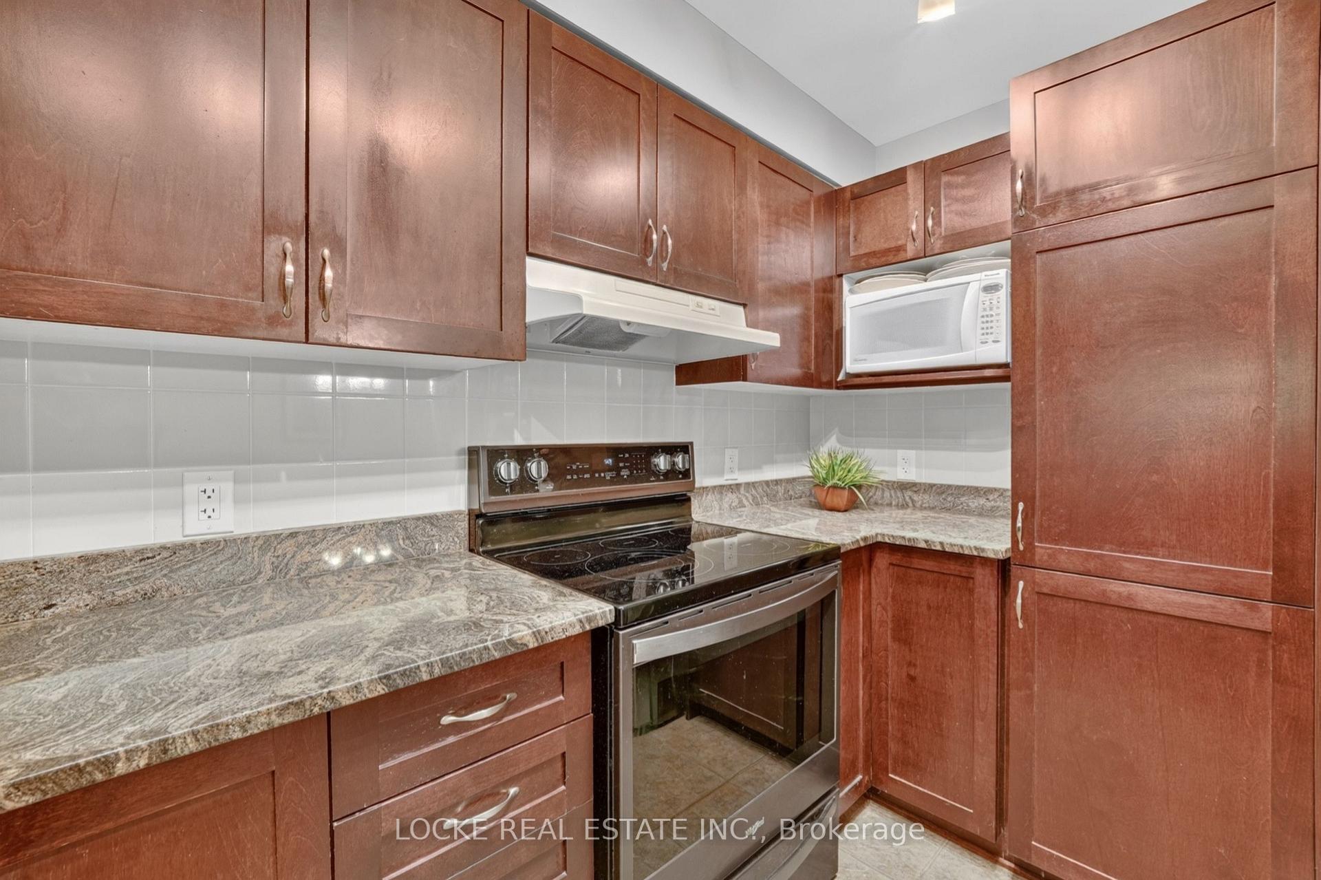 Photo 13 of 125 Parkrose Private, Ottawa, Chatelaine Village — HOMEH