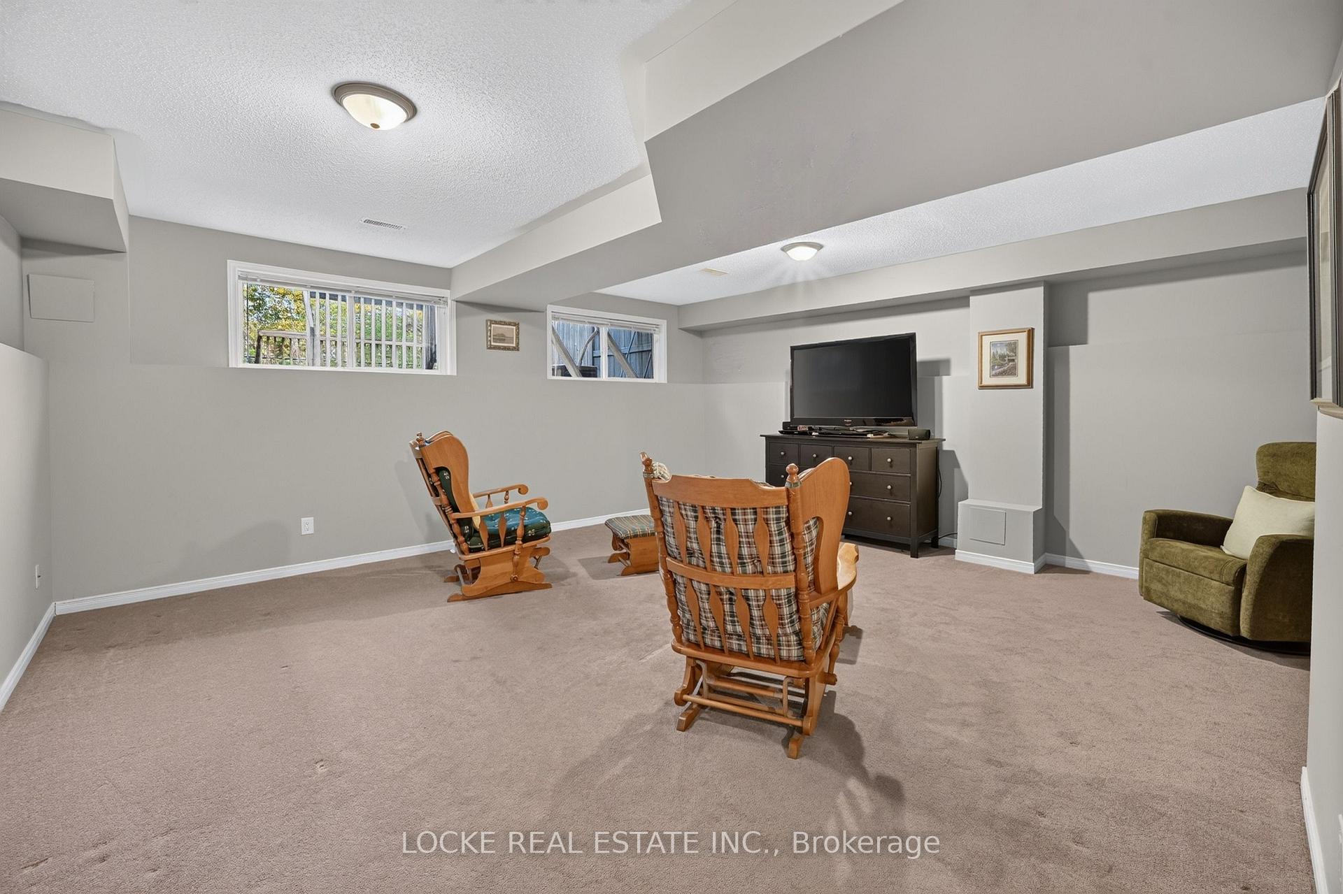 Photo 37 of 125 Parkrose Private, Ottawa, Chatelaine Village — HOMEH