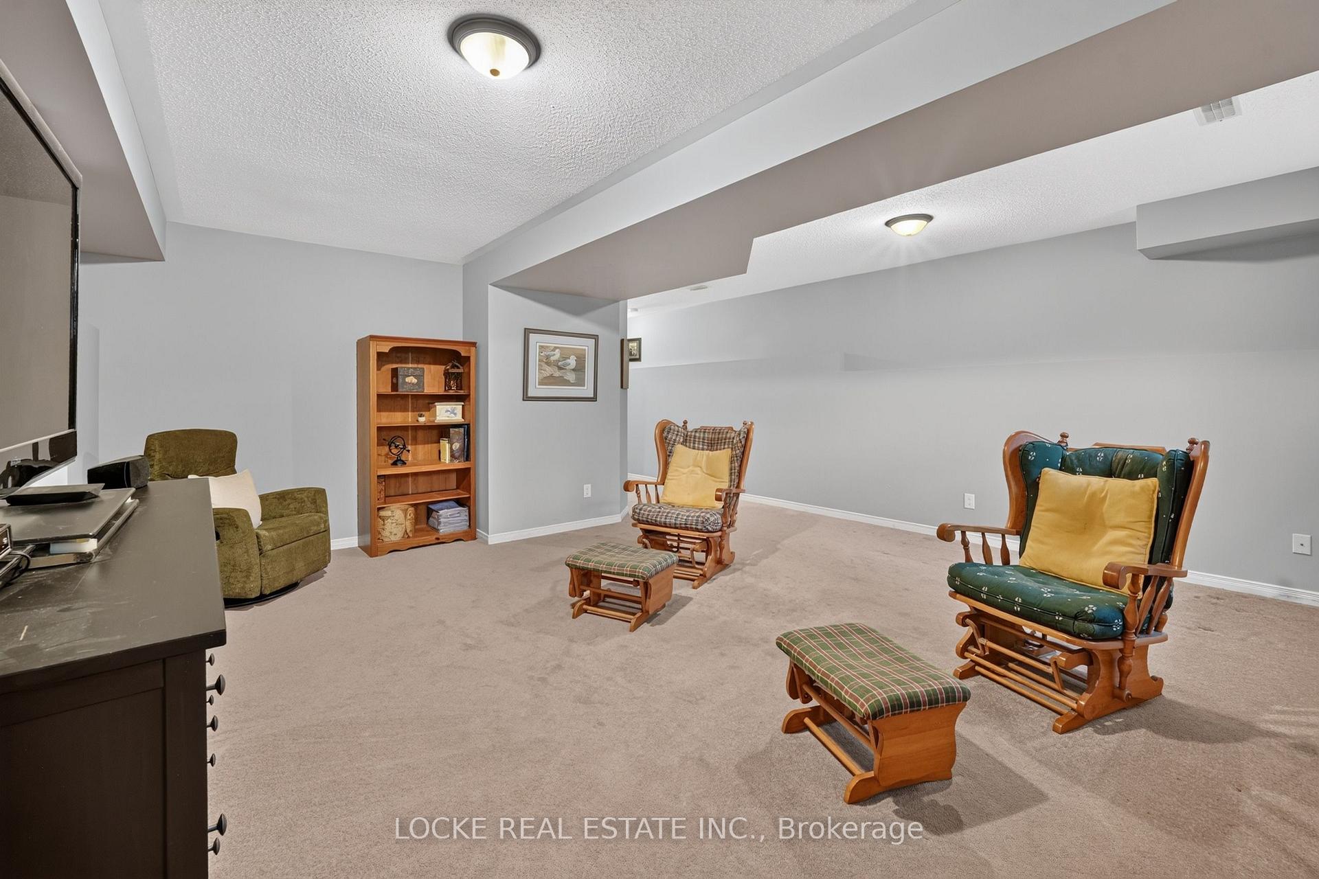 Photo 38 of 125 Parkrose Private, Ottawa, Chatelaine Village — HOMEH