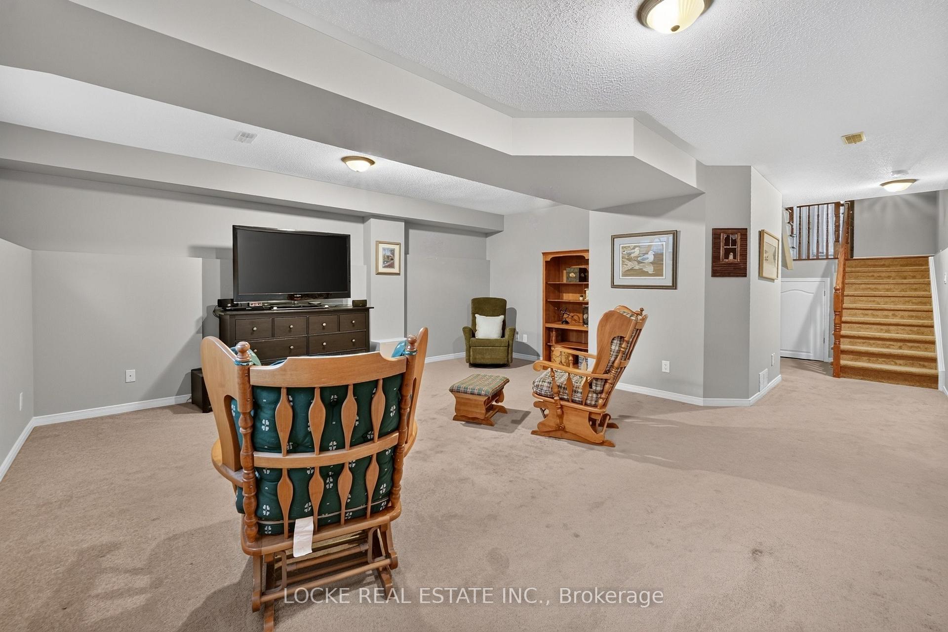 Photo 39 of 125 Parkrose Private, Ottawa, Chatelaine Village — HOMEH