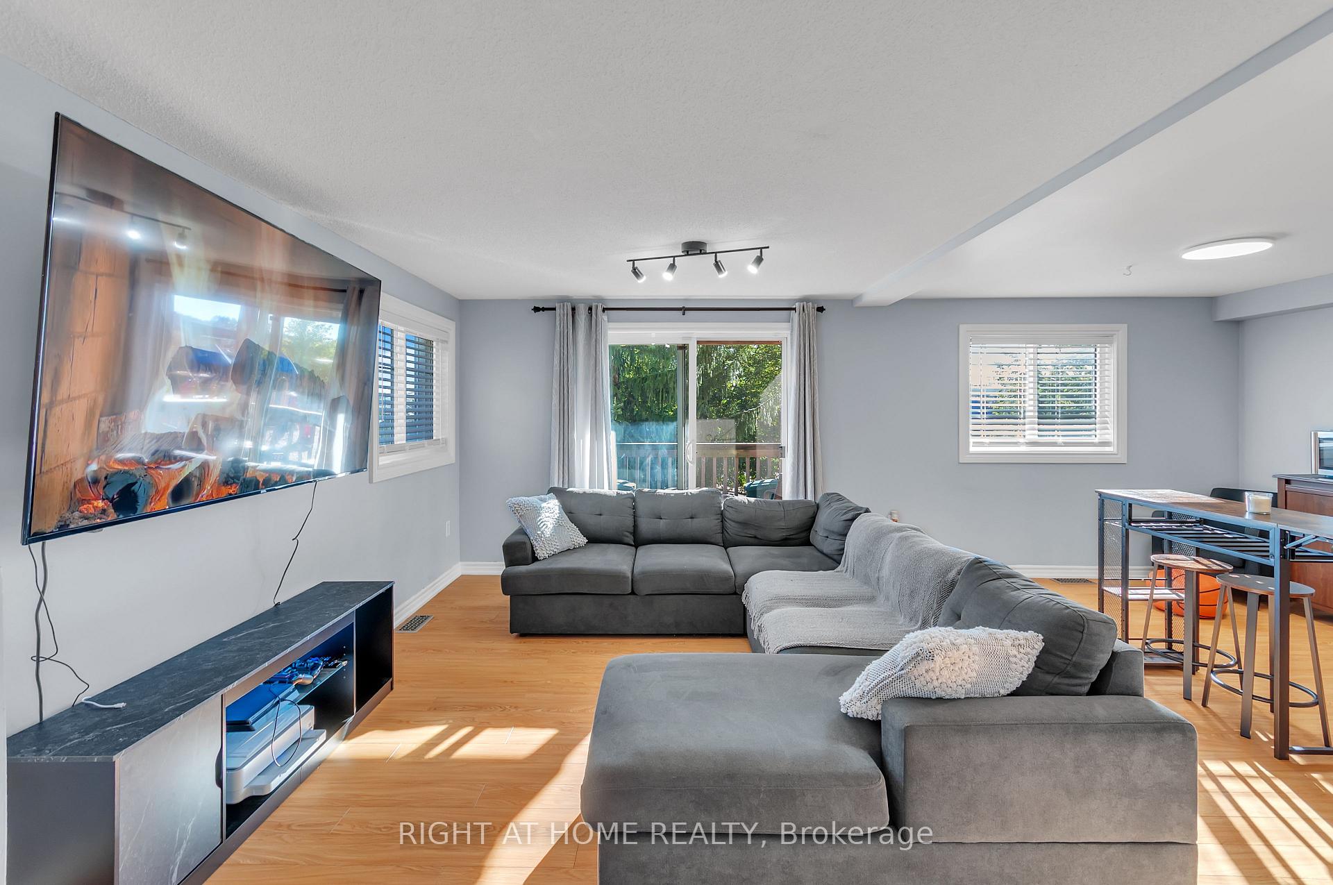 Photo 7 of 95 Goodwin Drive, Barrie, Painswick South — HOMEH