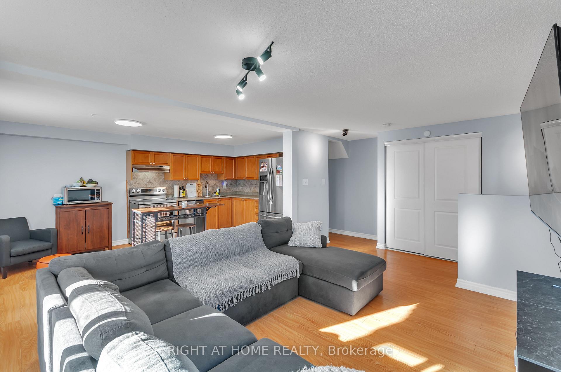 Photo 8 of 95 Goodwin Drive, Barrie, Painswick South — HOMEH