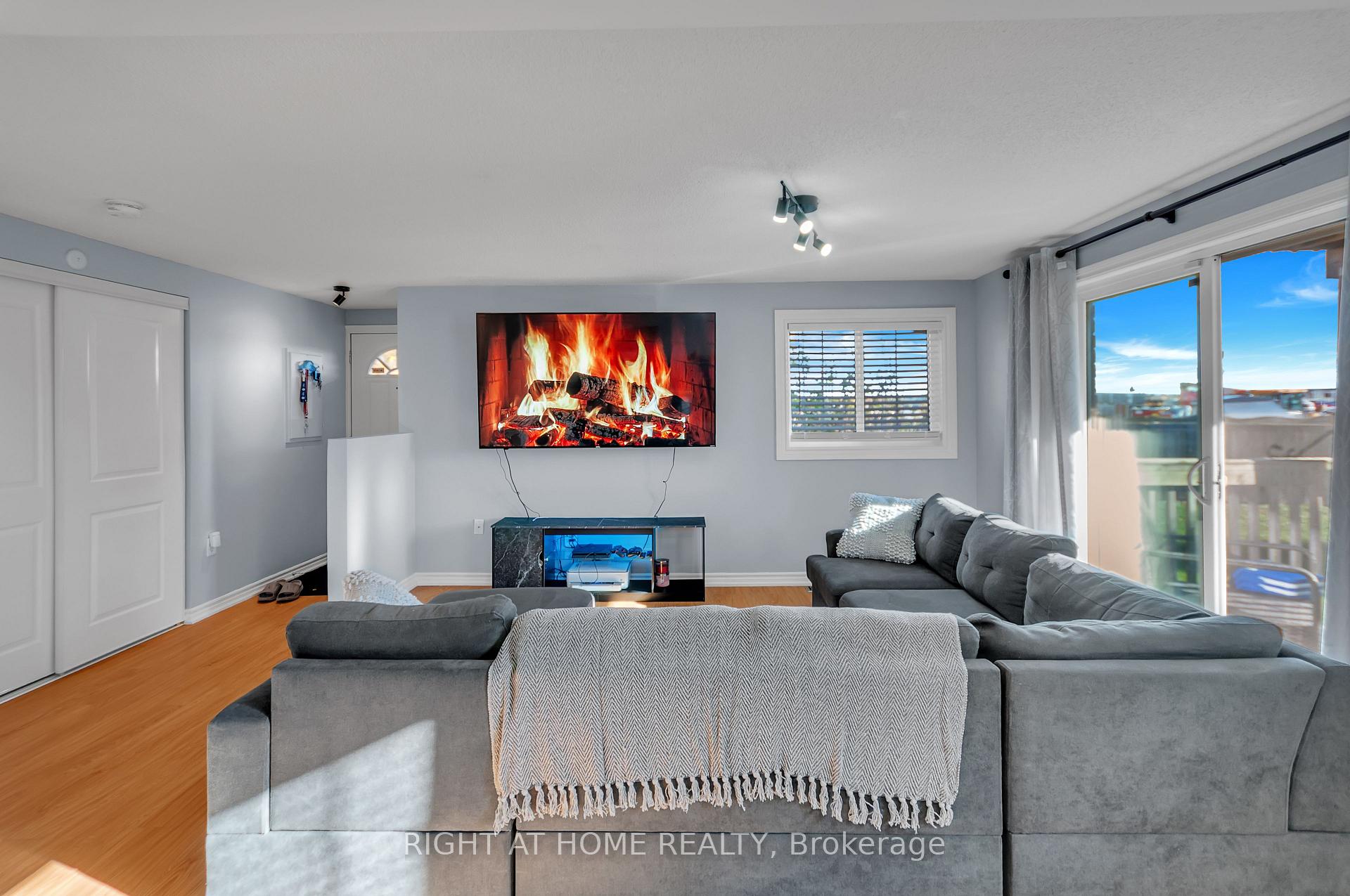 Photo 9 of 95 Goodwin Drive, Barrie, Painswick South — HOMEH