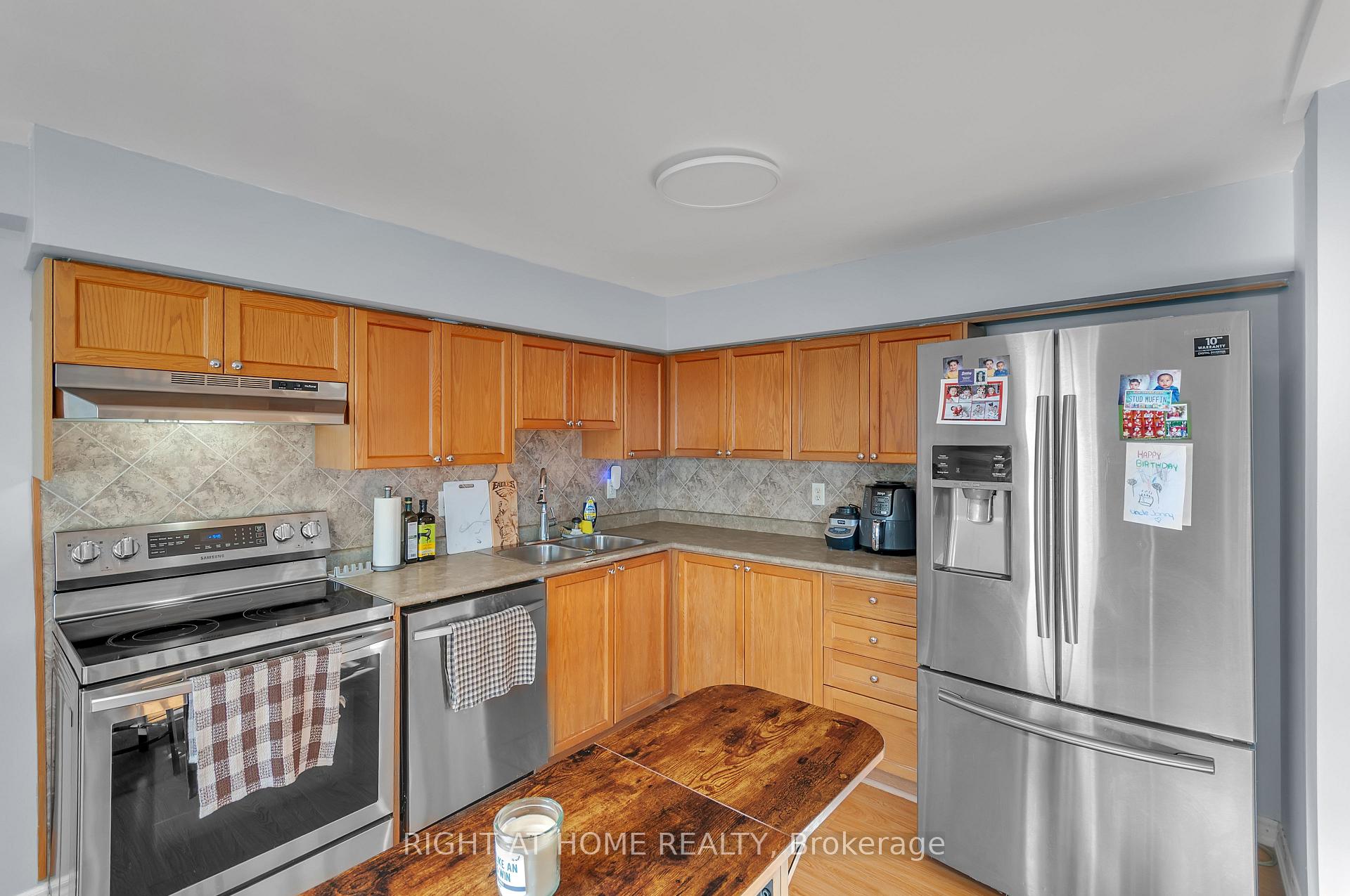 Photo 12 of 95 Goodwin Drive, Barrie, Painswick South — HOMEH