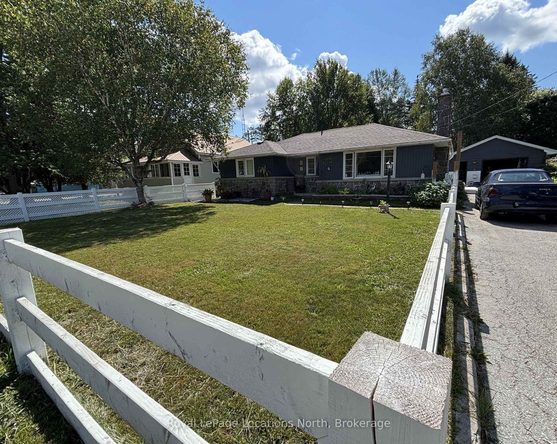 Photo 2 of 272 Yonge Street, Burk's Falls — HOMEH