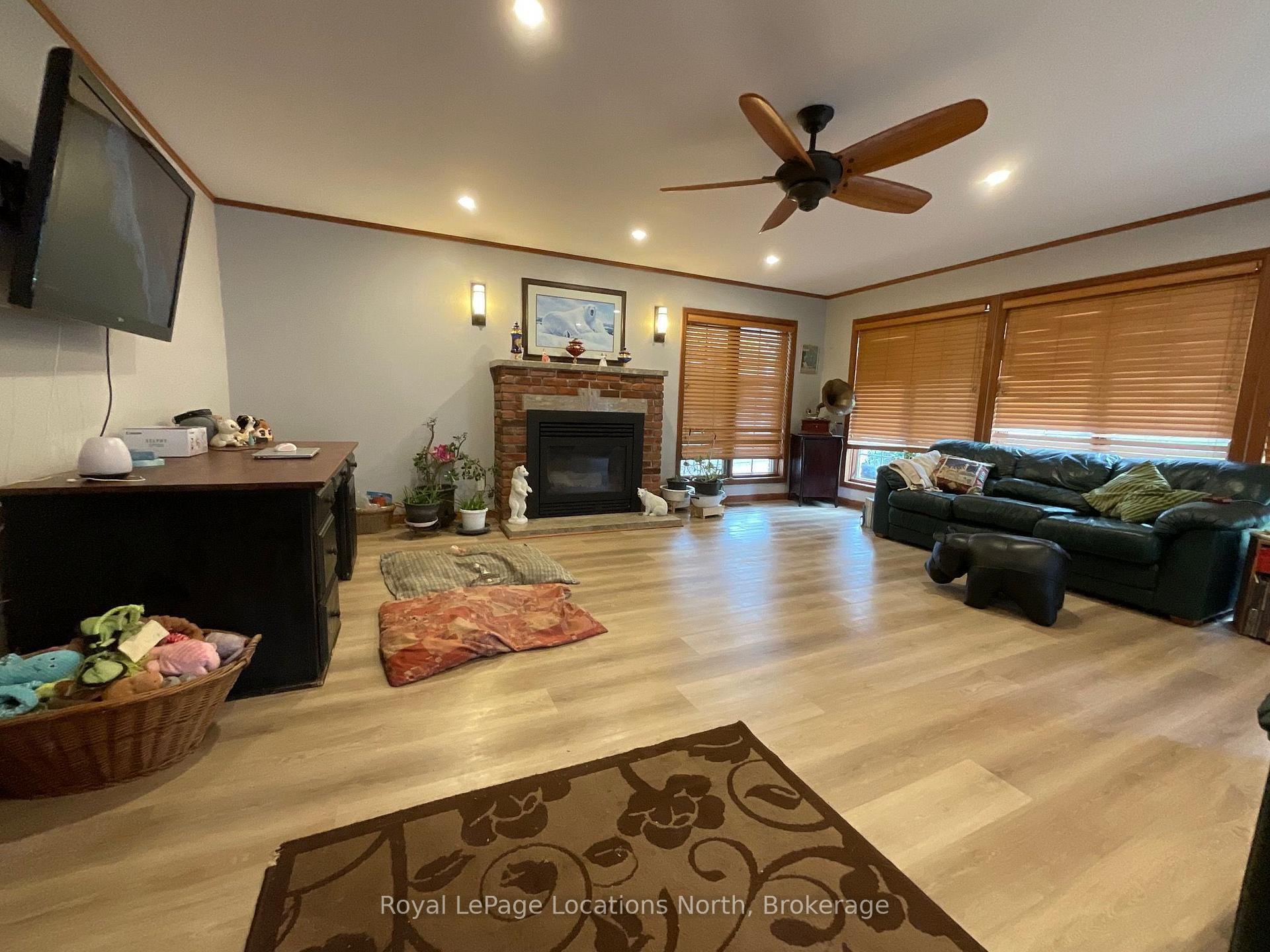 Photo 4 of 272 Yonge Street, Burk's Falls — HOMEH