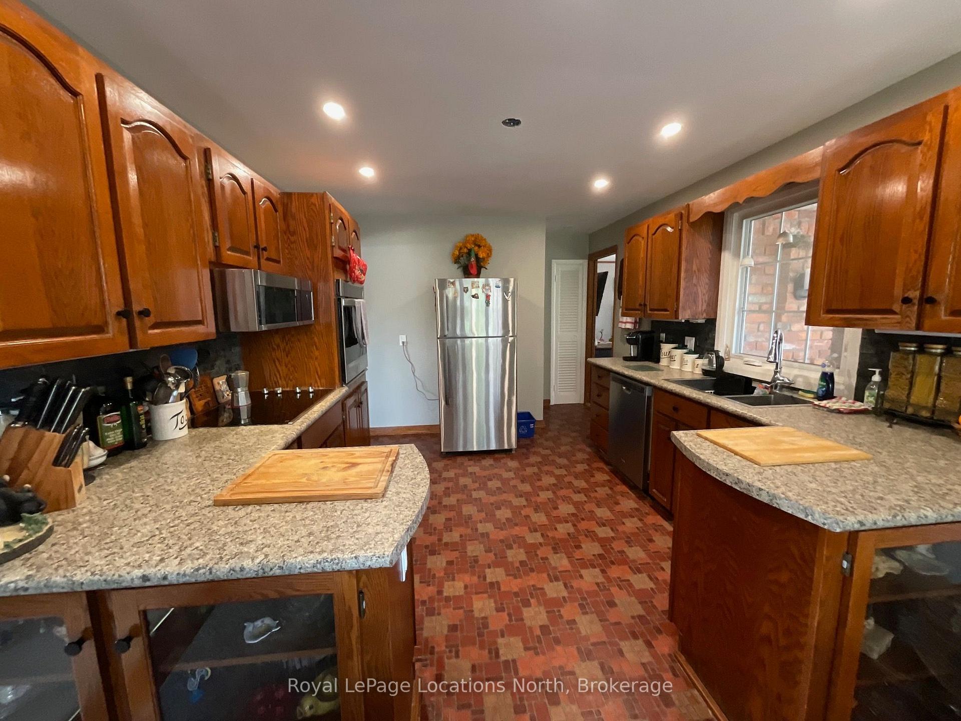 Photo 8 of 272 Yonge Street, Burk's Falls — HOMEH