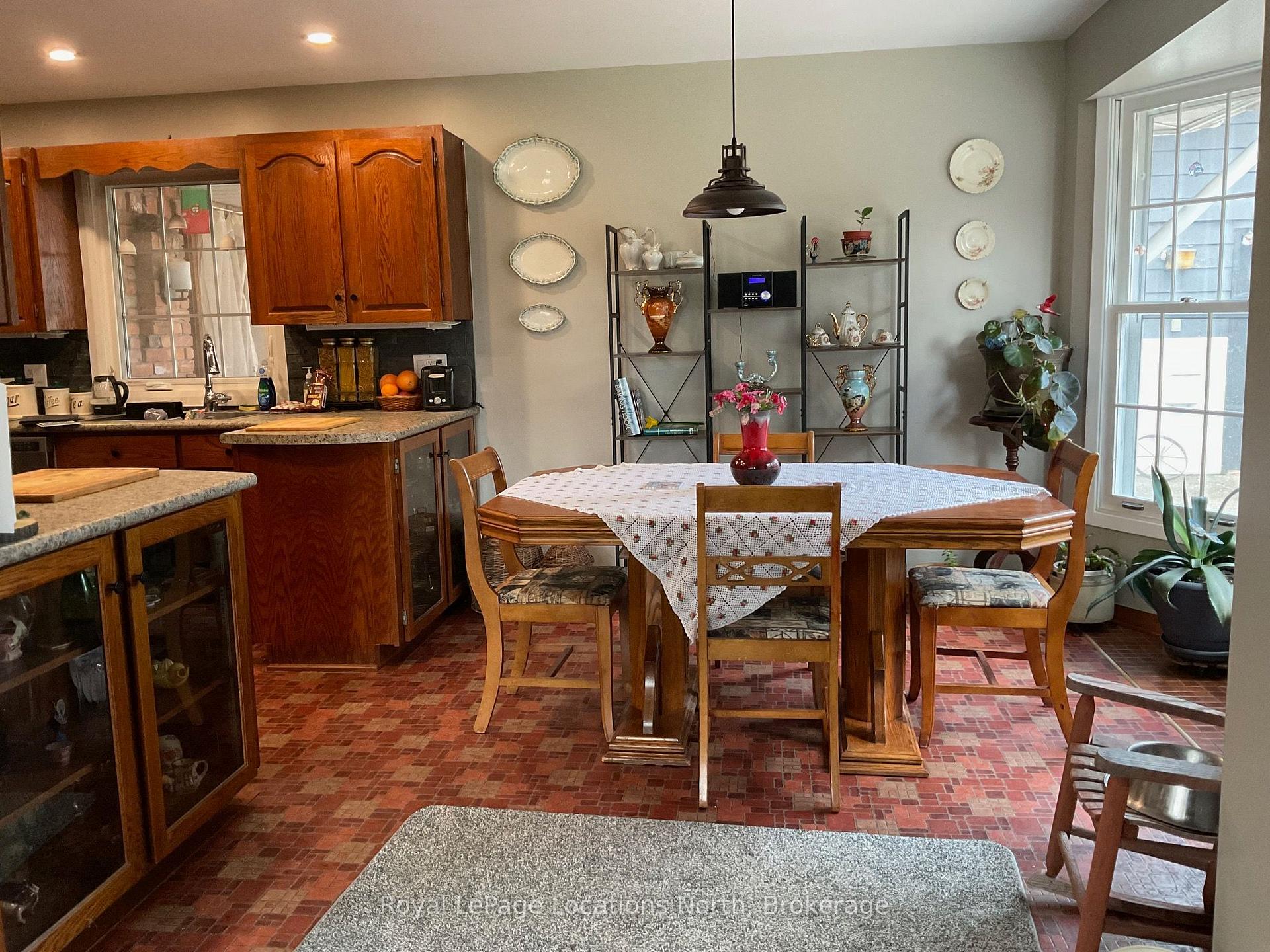 Photo 12 of 272 Yonge Street, Burk's Falls — HOMEH
