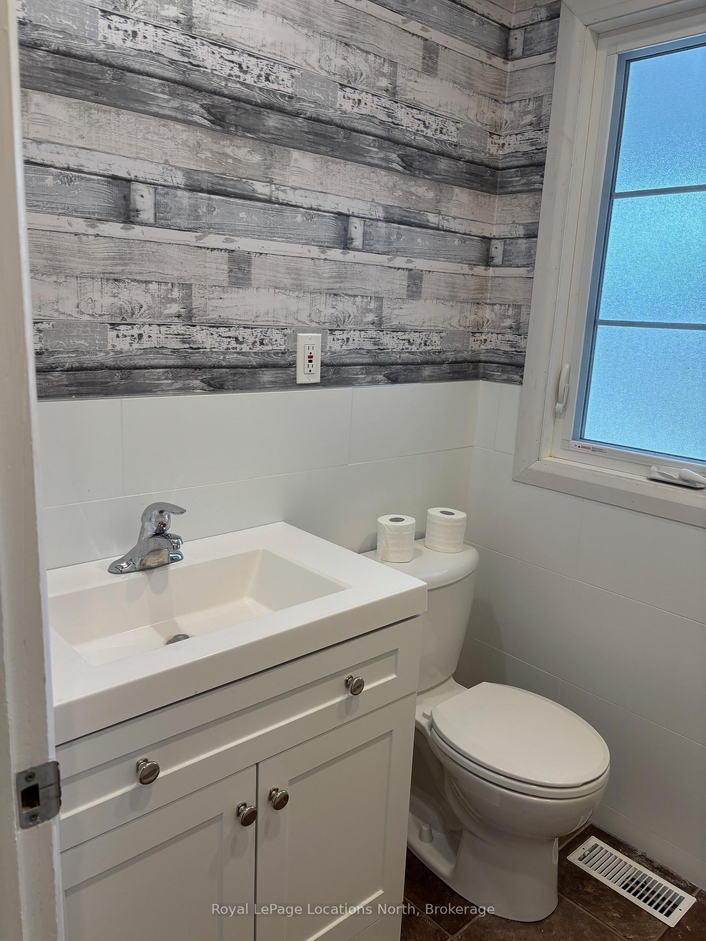 Photo 23 of 272 Yonge Street, Burk's Falls — HOMEH