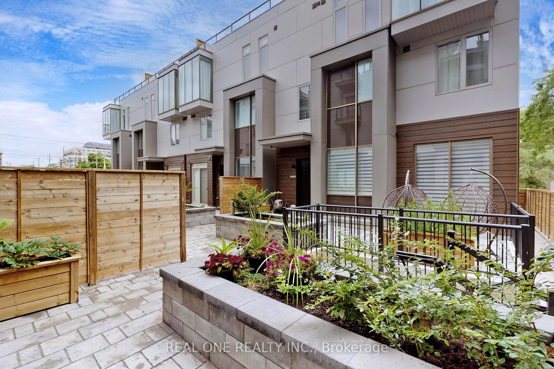 Photo 4 of Unit 6, 25 Dervock Crescent, North York, Bayview Village — HOMEH