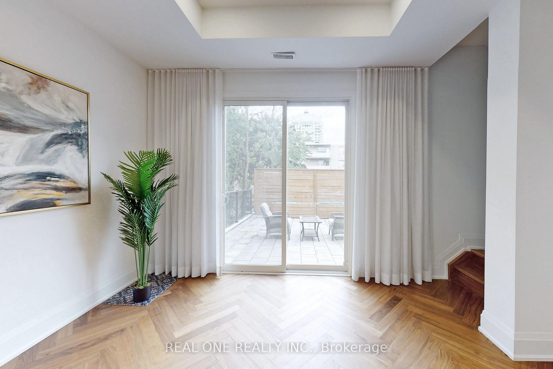 Photo 6 of Unit 6, 25 Dervock Crescent, North York, Bayview Village — HOMEH