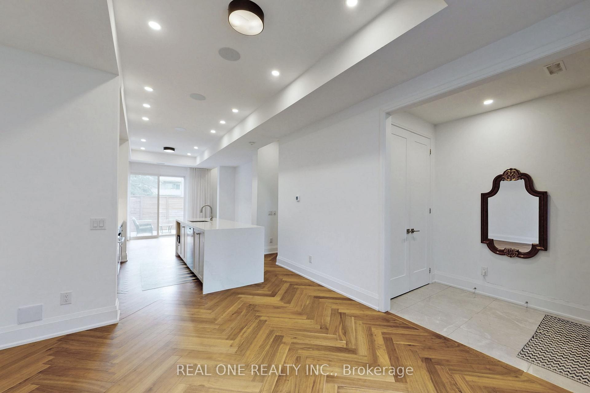 Photo 7 of Unit 6, 25 Dervock Crescent, North York, Bayview Village — HOMEH