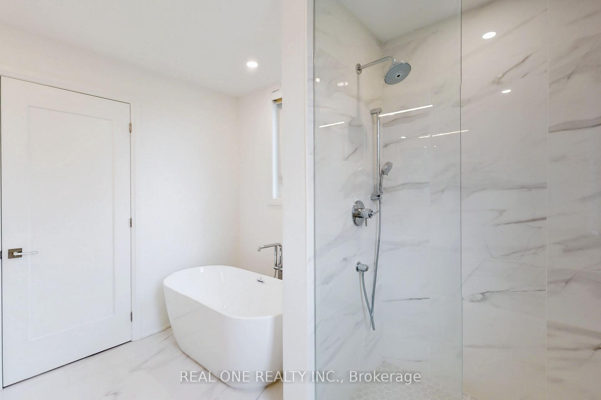 Photo 17 of Unit 6, 25 Dervock Crescent, North York, Bayview Village — HOMEH