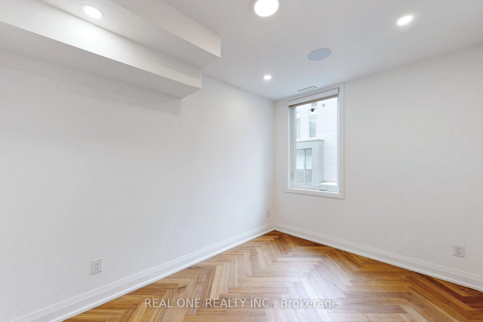 Photo 21 of Unit 6, 25 Dervock Crescent, North York, Bayview Village — HOMEH