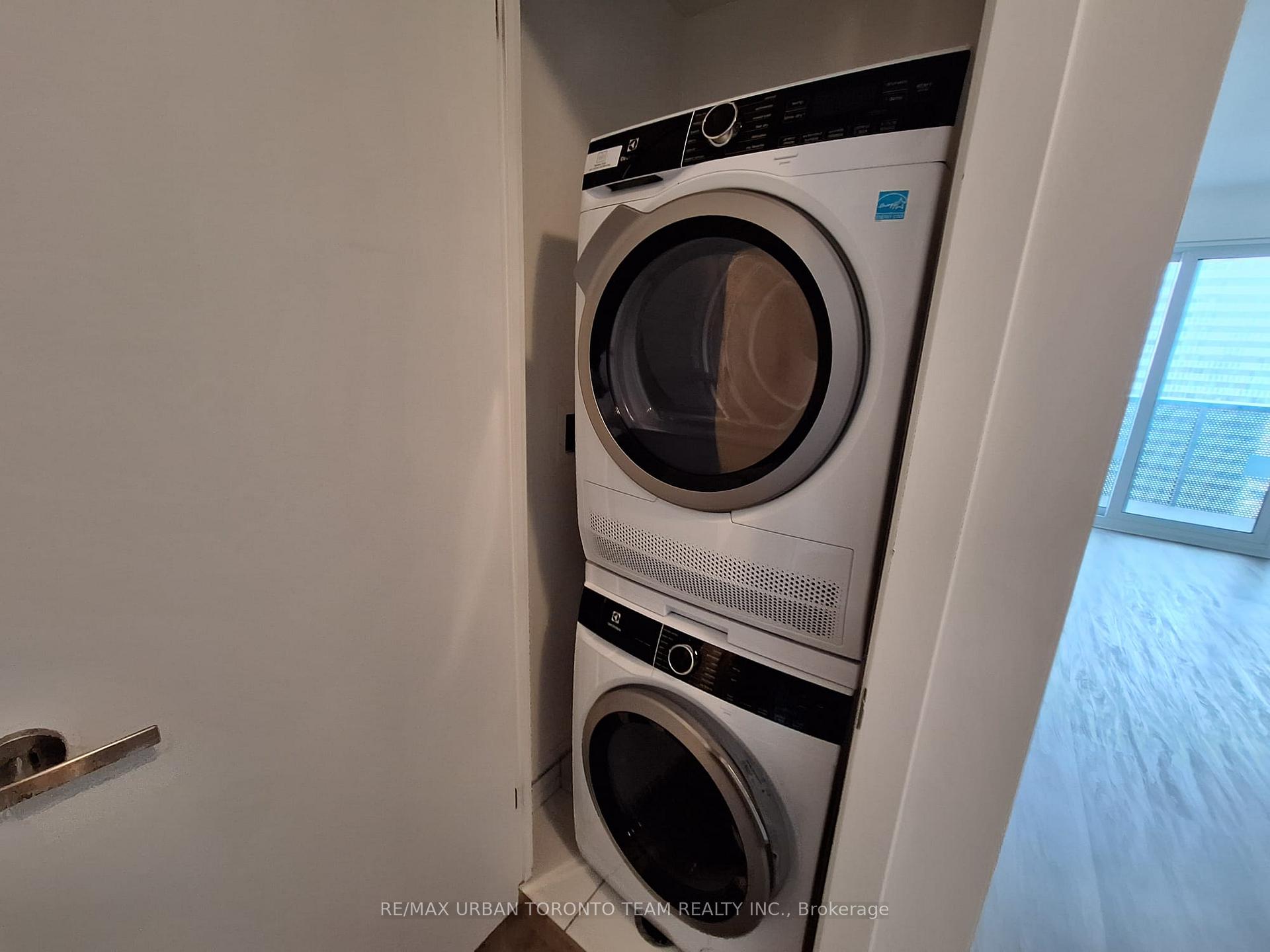 Photo 10 of Unit 2906, 55 Cooper Street, Toronto, Waterfront Communities — HOMEH