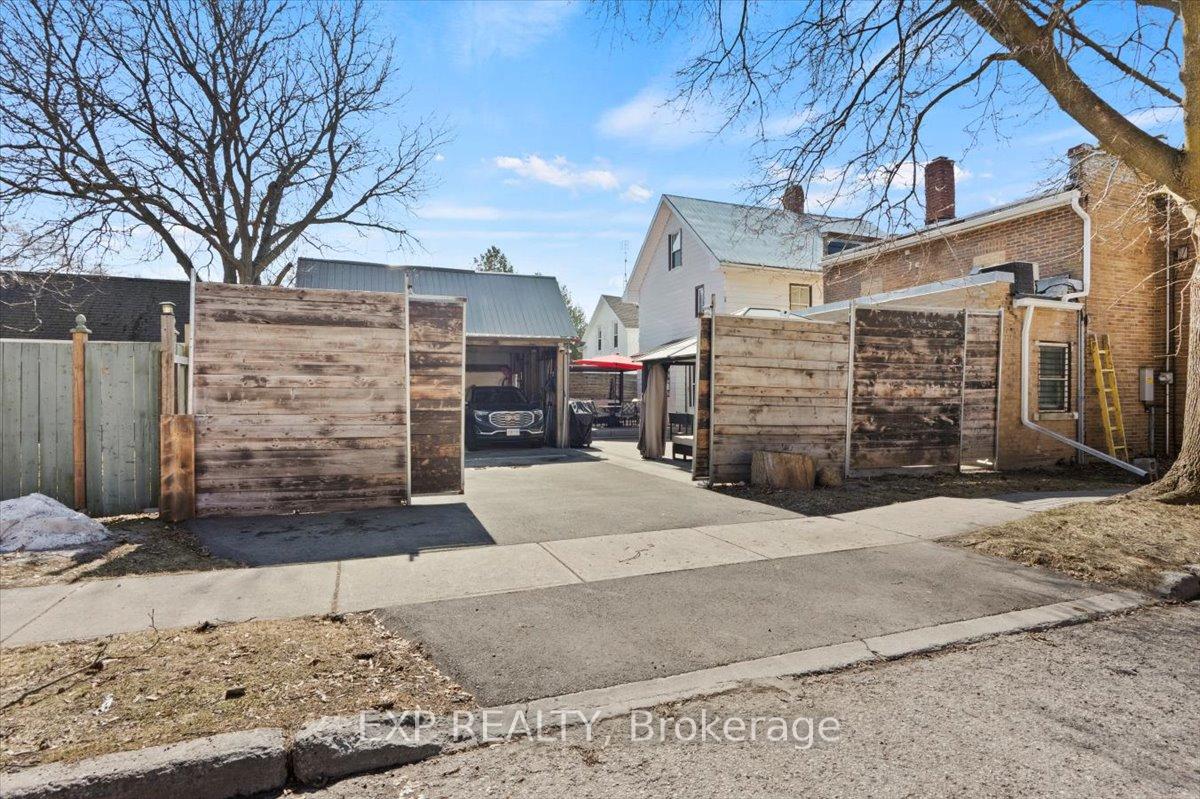 Photo 2 of 5297 Main Street, Clarington, Orono — HOMEH