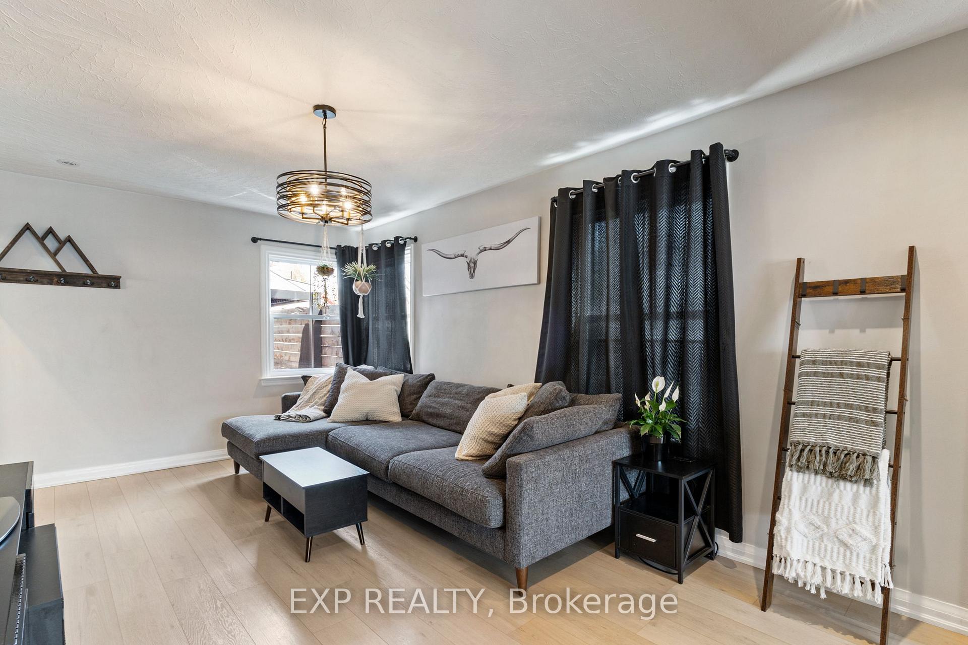 Photo 7 of 5297 Main Street, Clarington, Orono — HOMEH